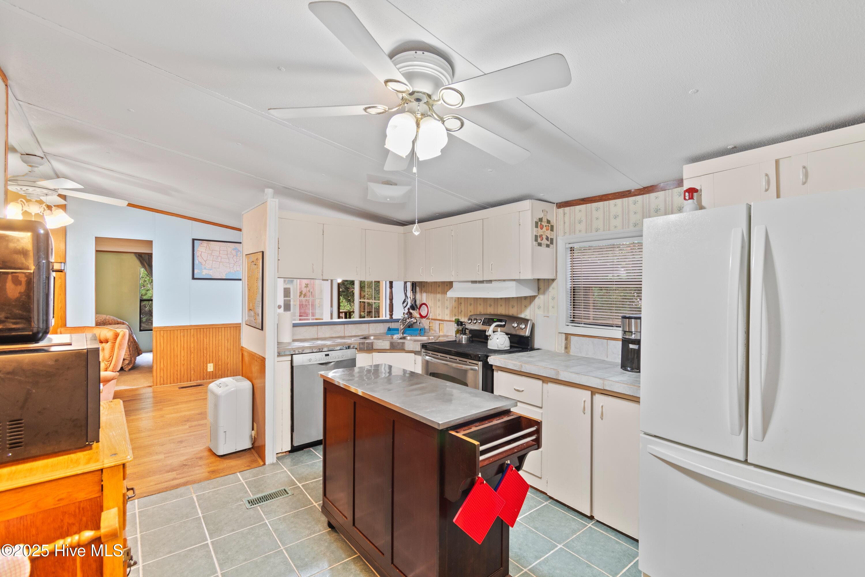 100565495 | Photo 14