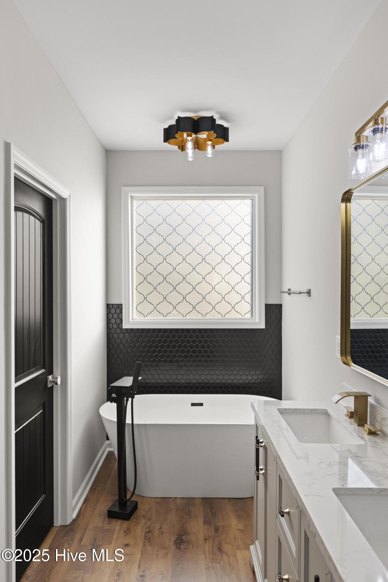 100551416 | Photo 23