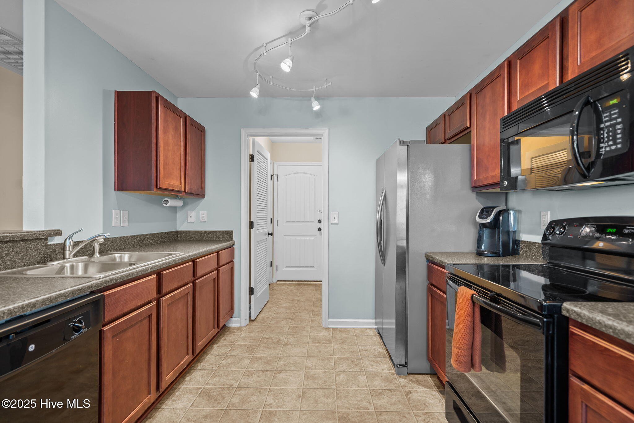 100544048 | Photo 21