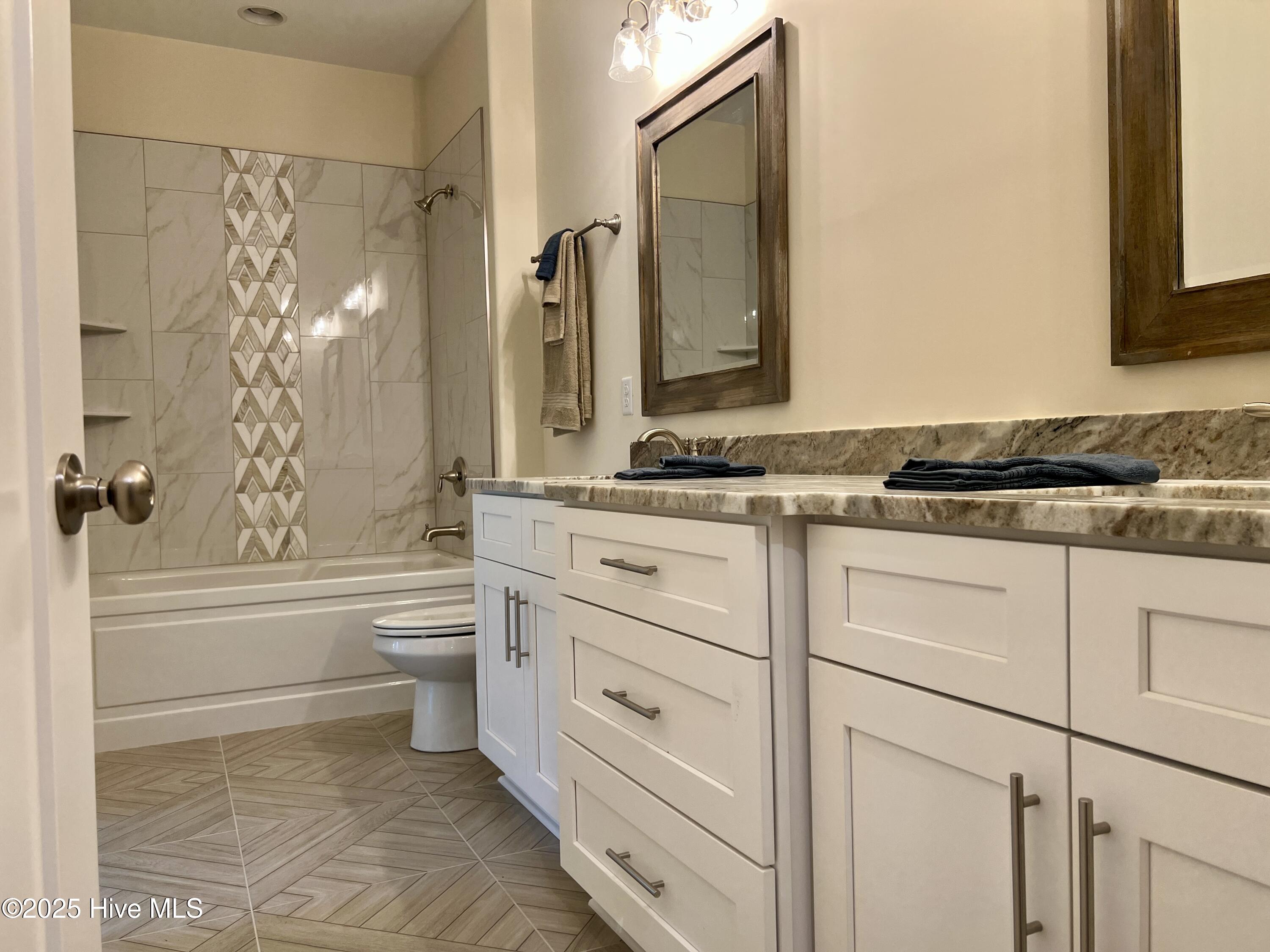 100517039 | Photo 18