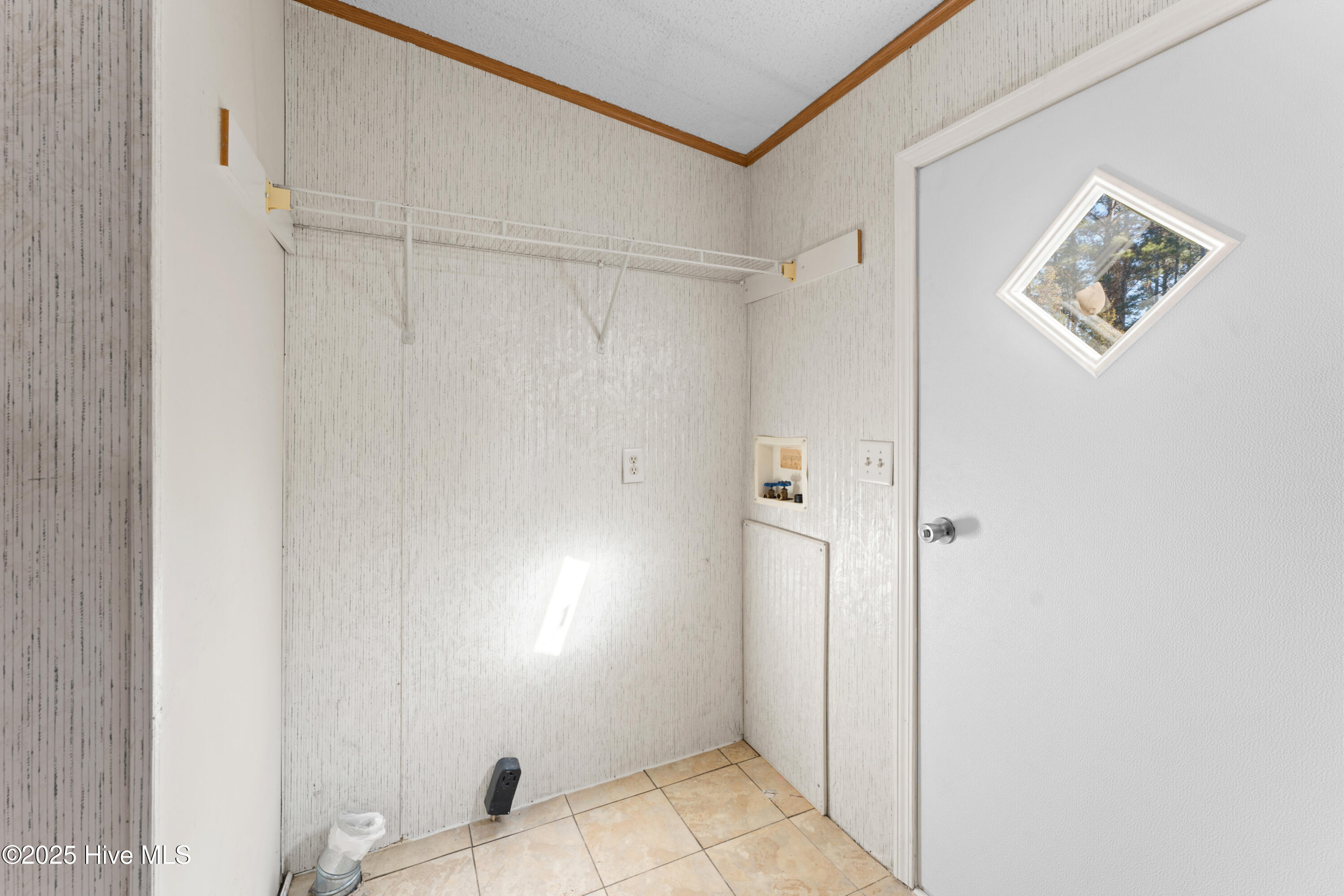 100547380 | Photo 36