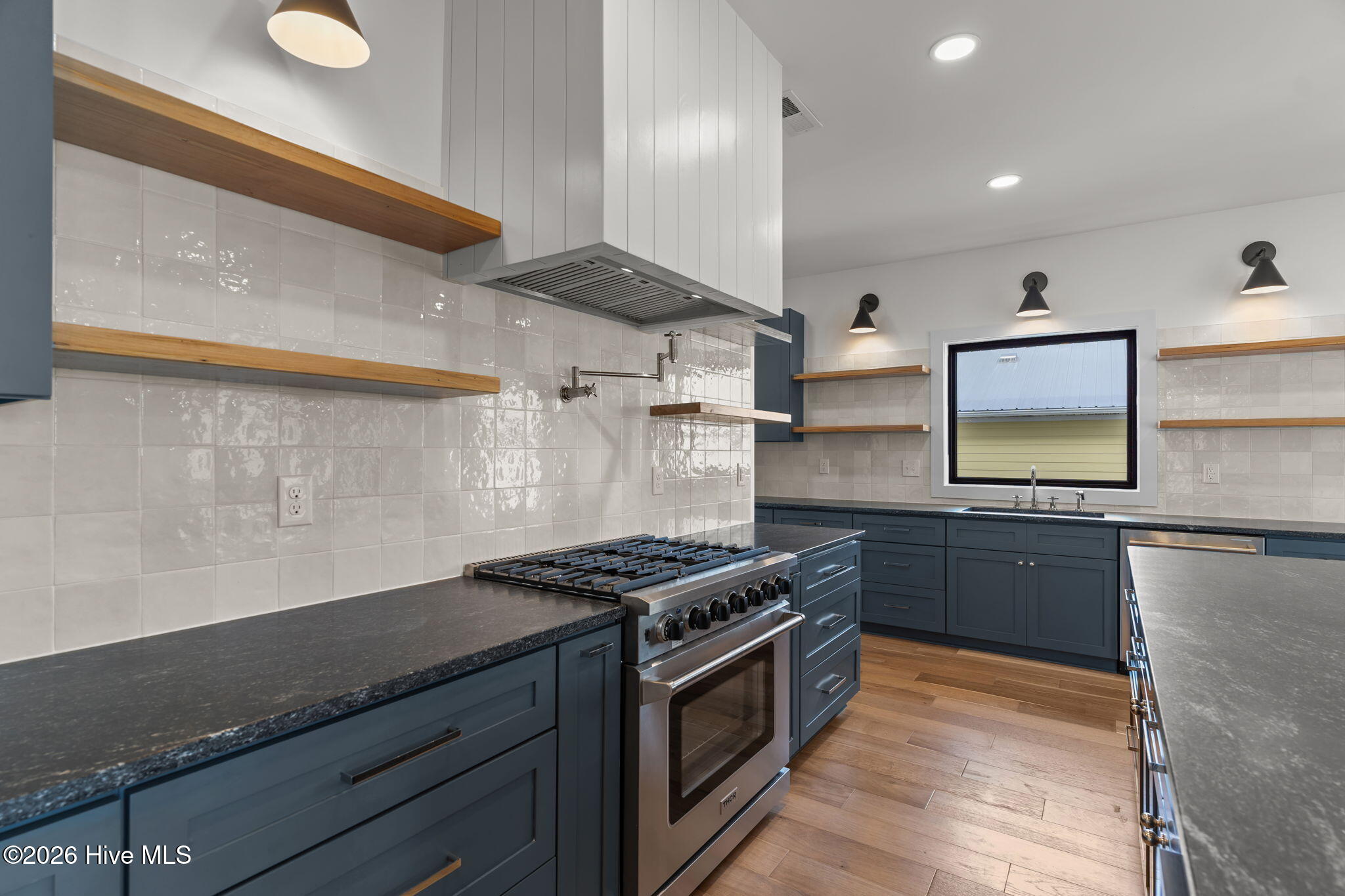 100553287 | Photo 17