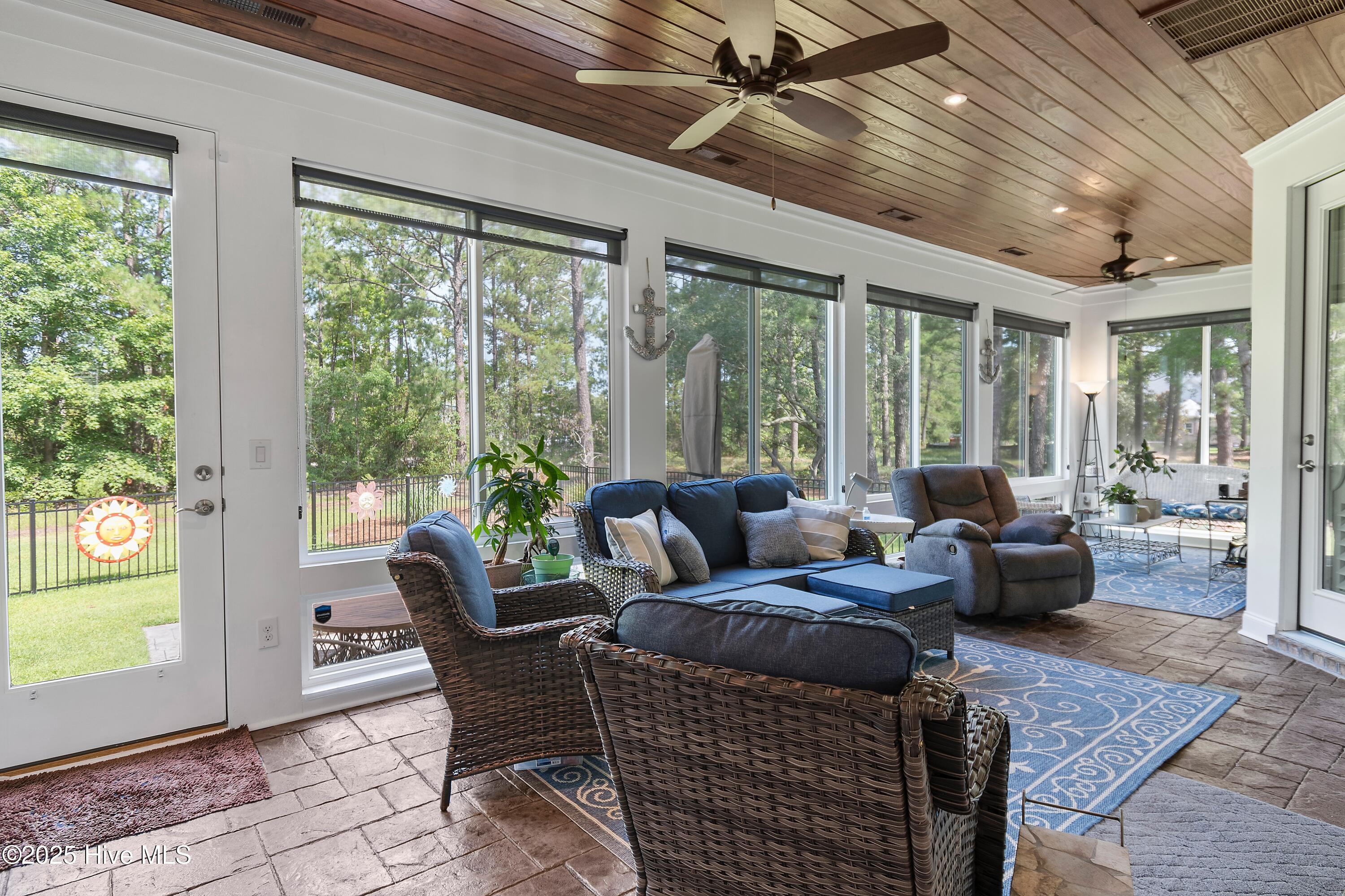 100518411 | Photo 19