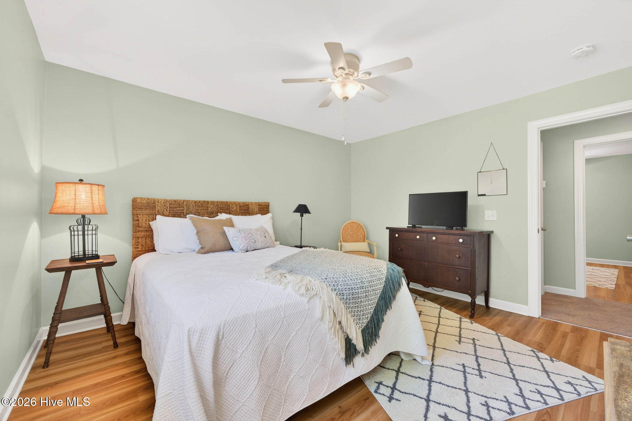 100570358 | Photo 32