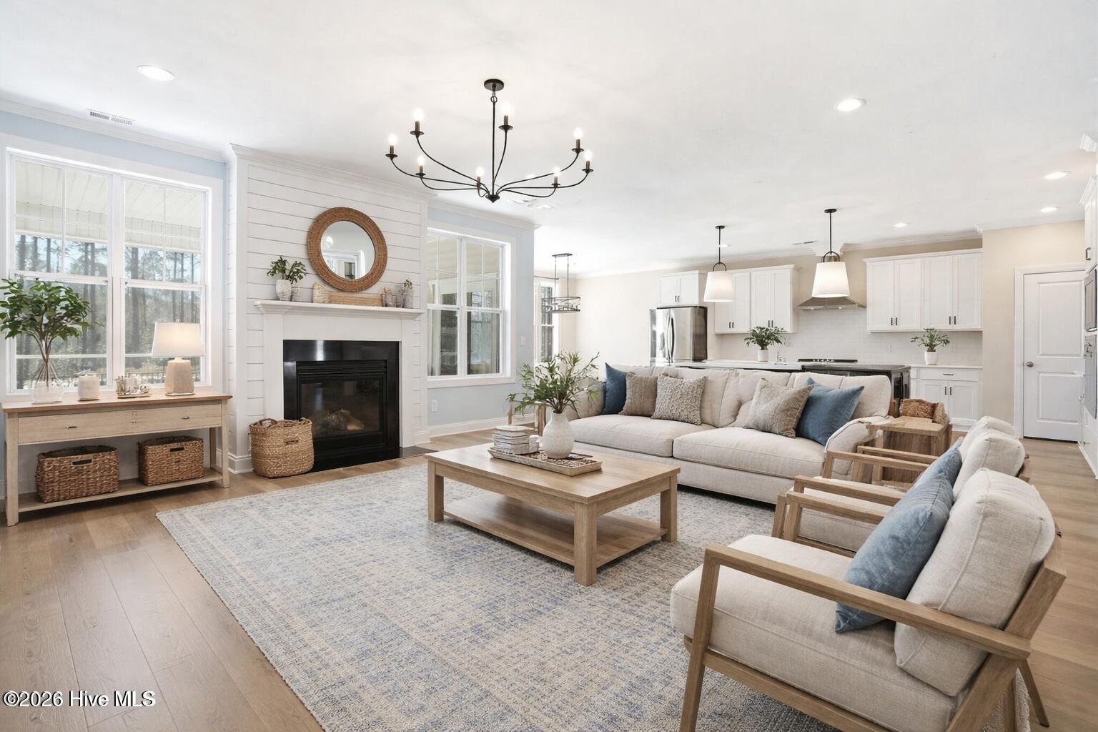 100562109 | Photo 15