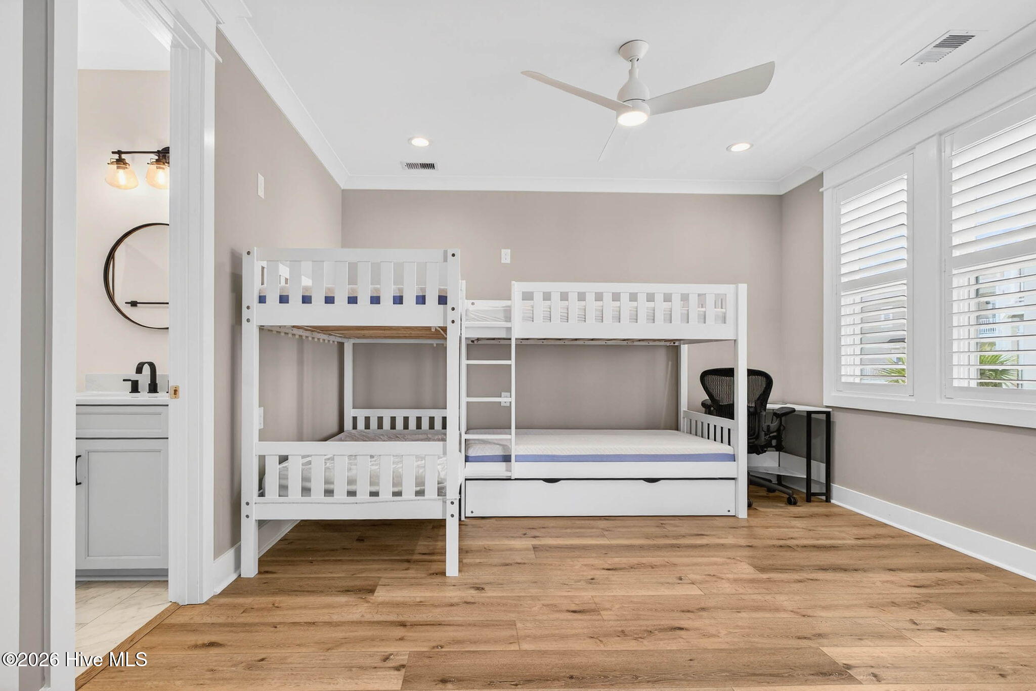 100560531 | Photo 28