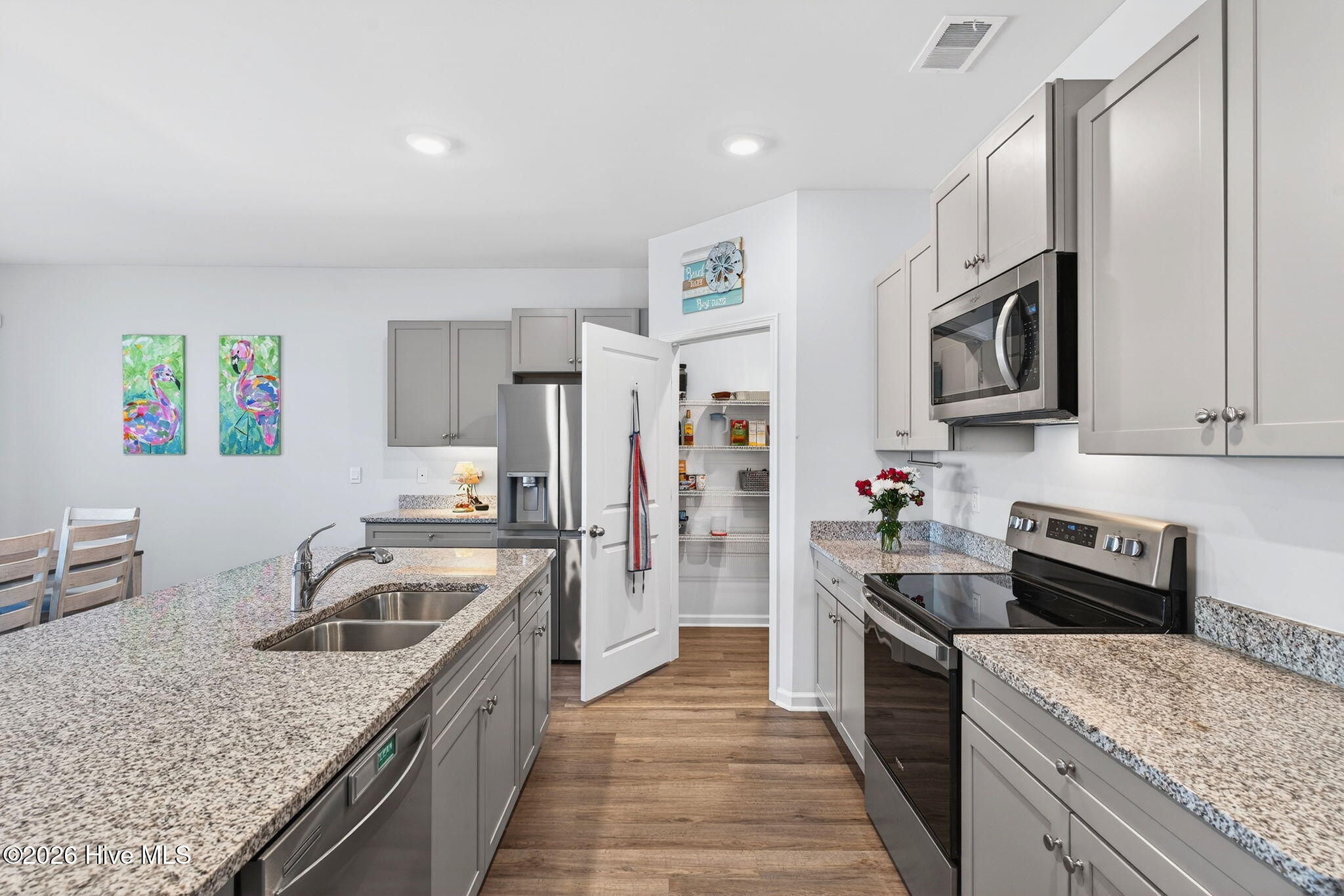 100556971 | Photo 14