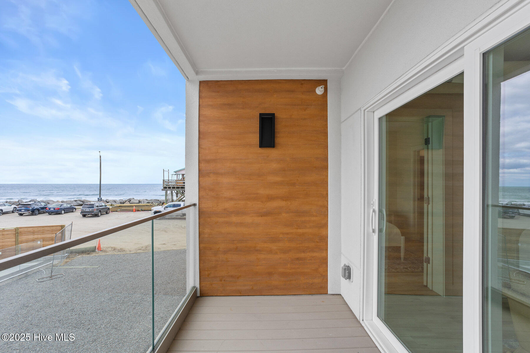 100523205 | Photo 17