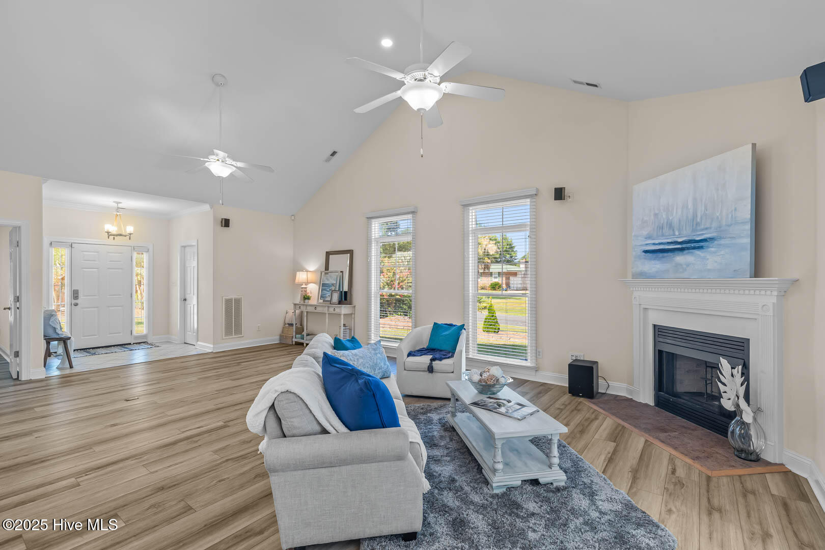 100512903 | Photo 14