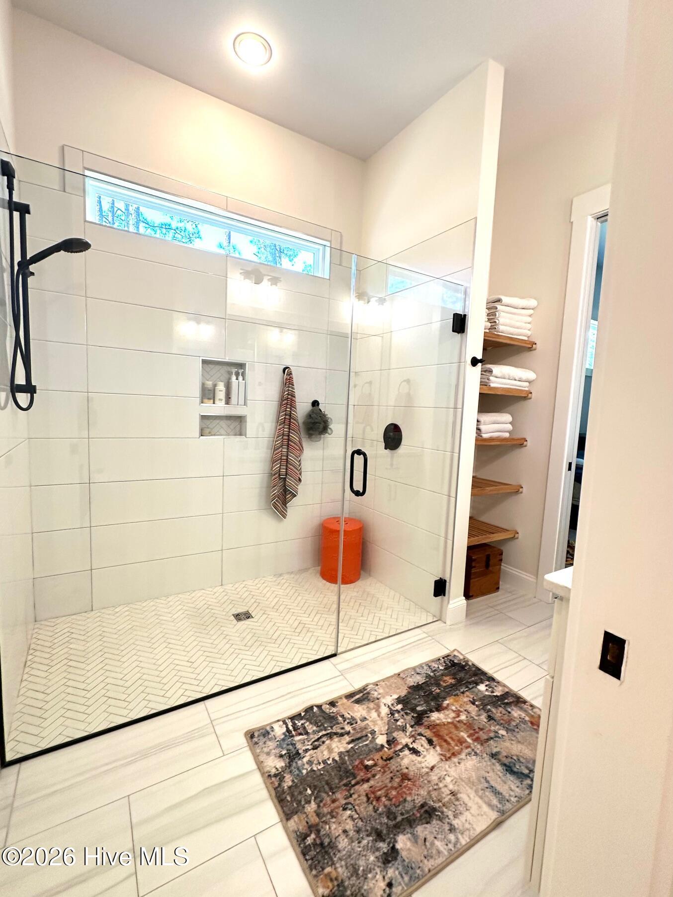 100565130 | Photo 26