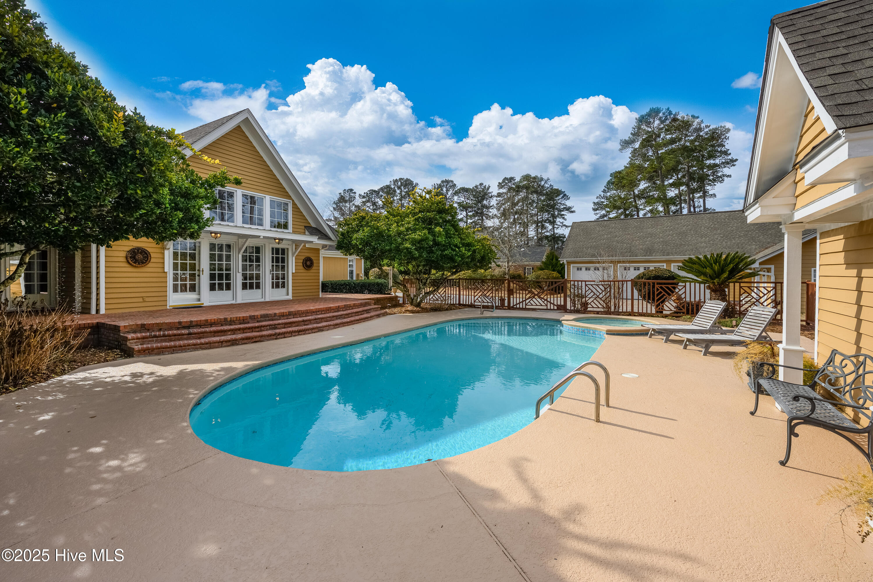 100485107 | Photo 35