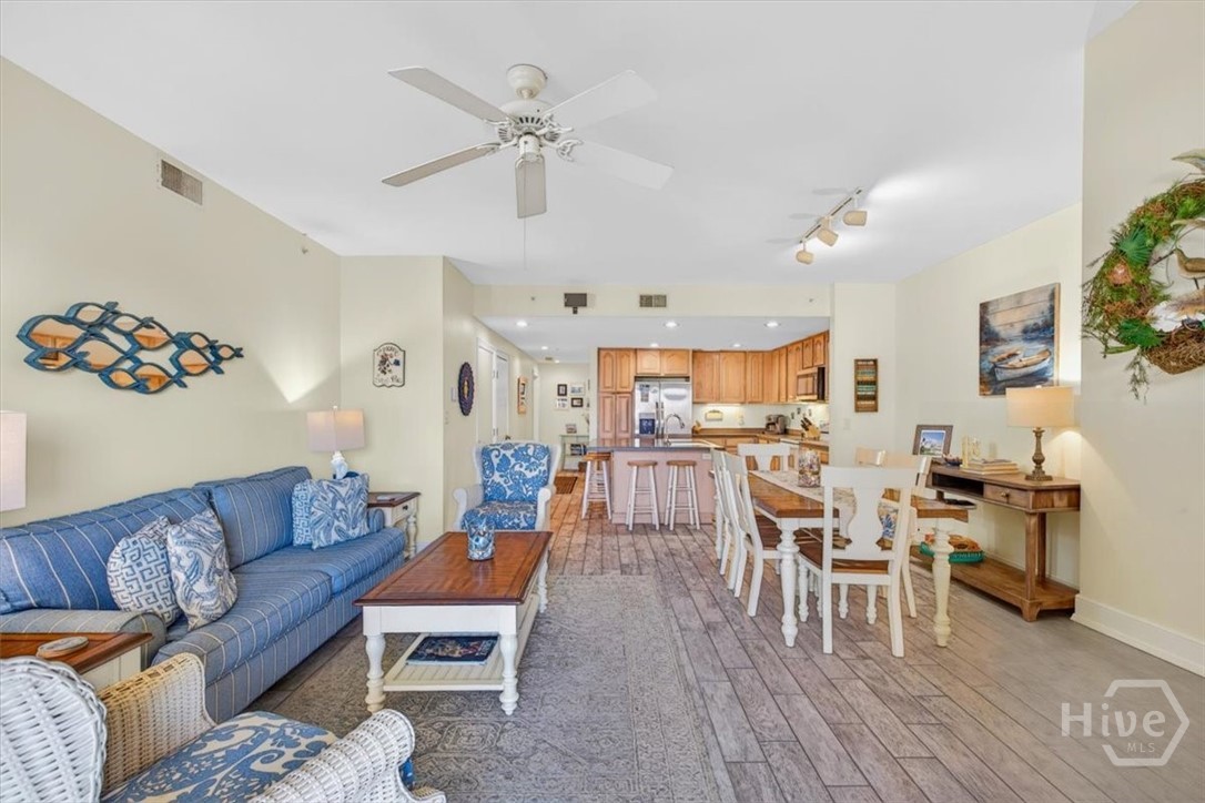 Dining space for 6, seating space for 8-10!