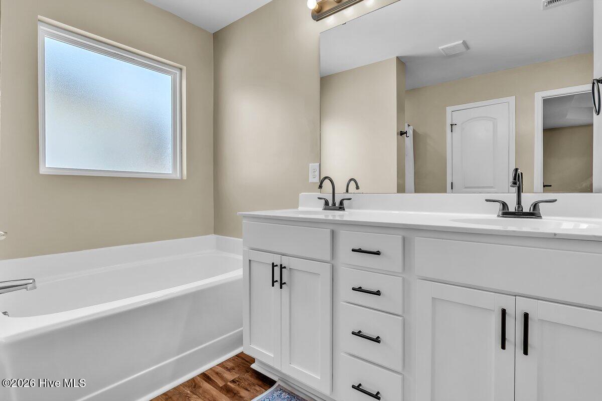 100558993 | Photo 37