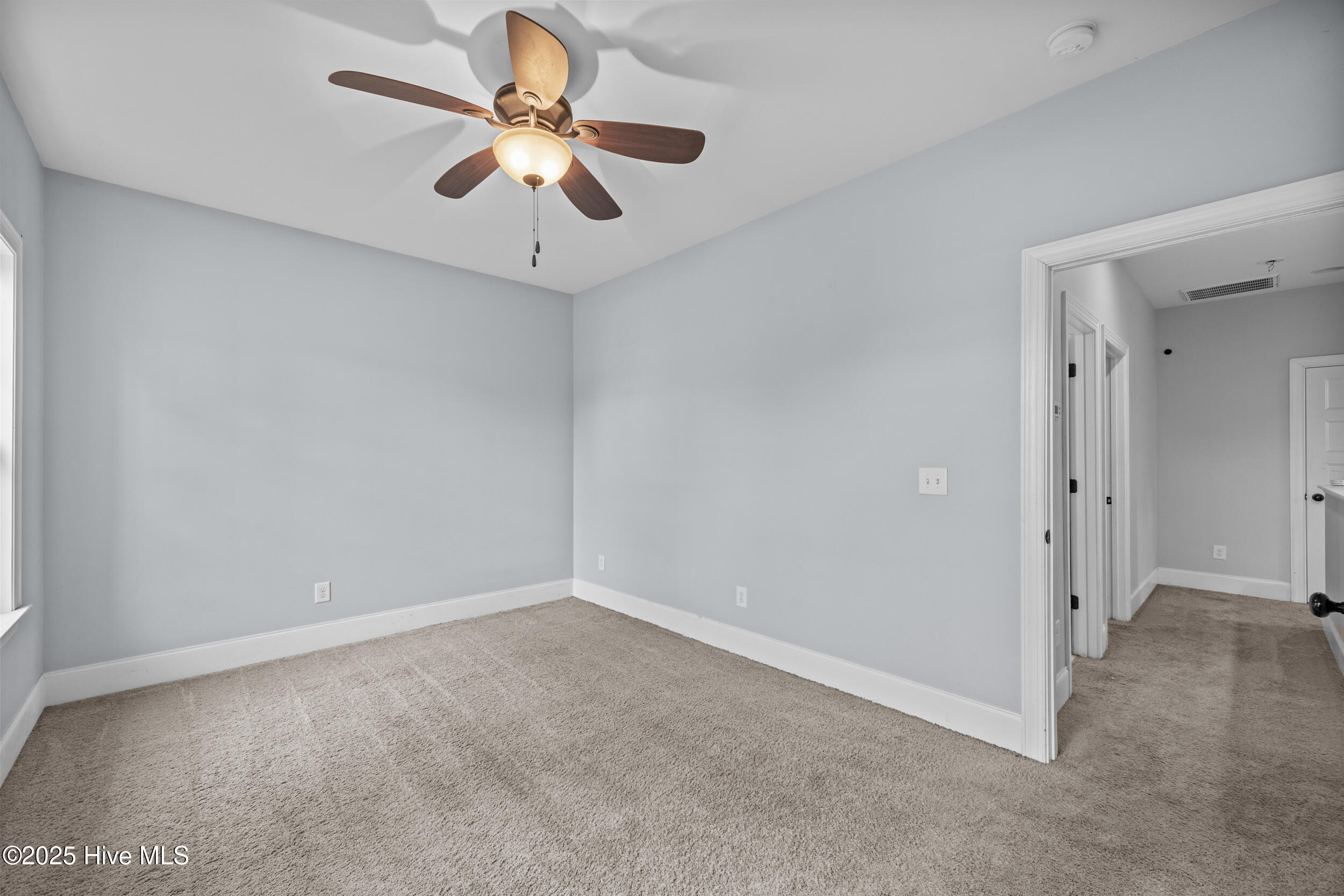 100538998 | Photo 38