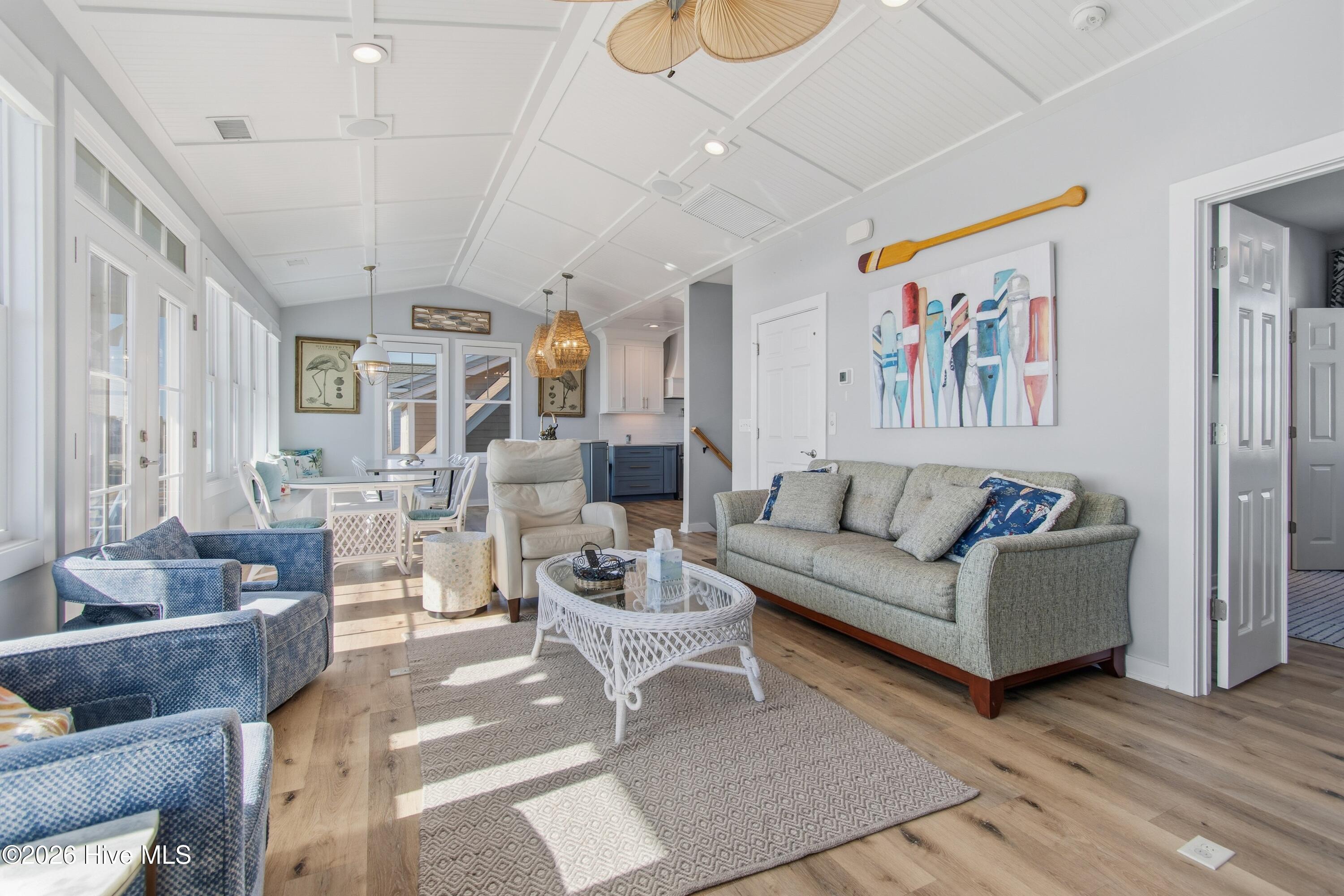 100547553 | Photo 37