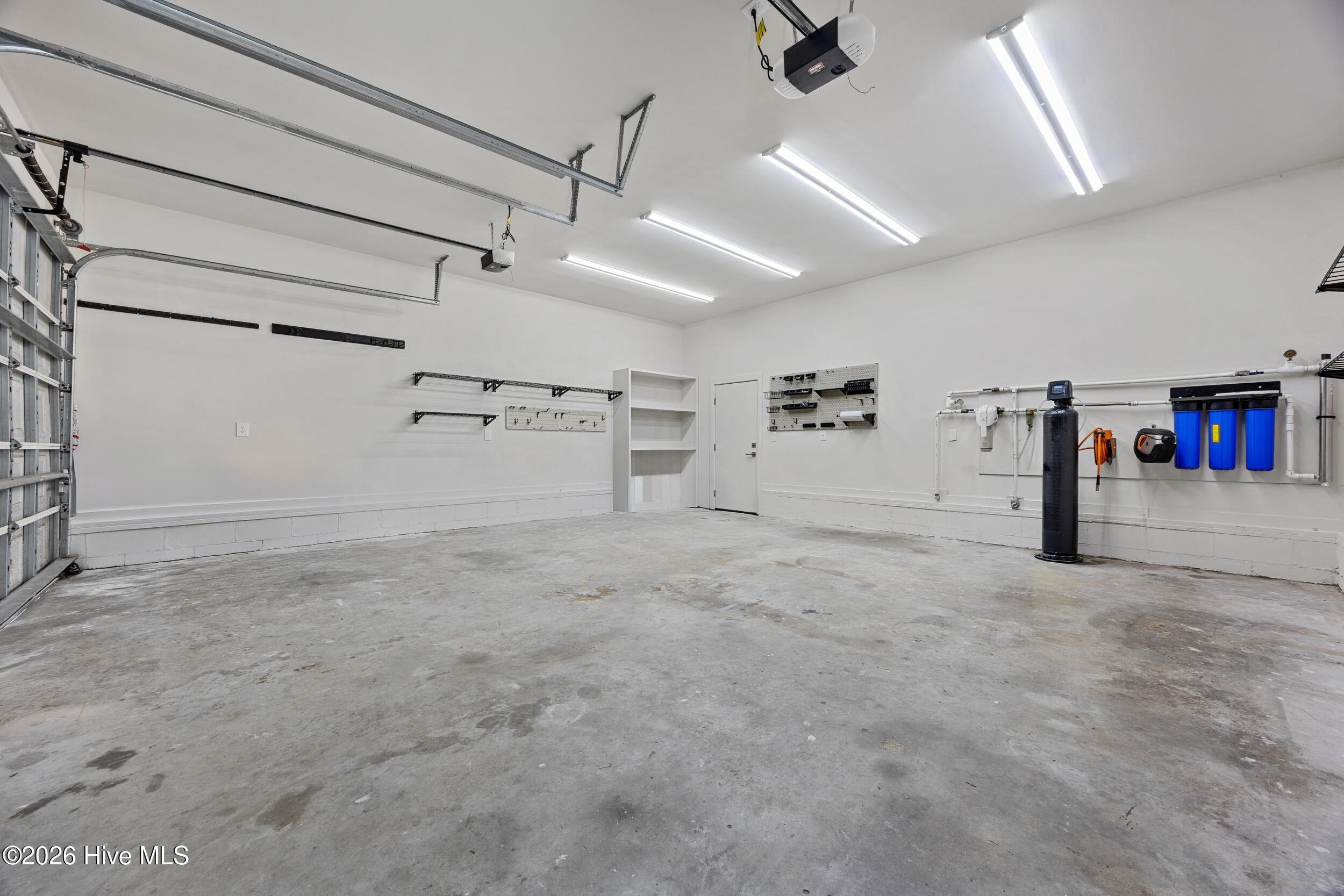 100562849 | Photo 41