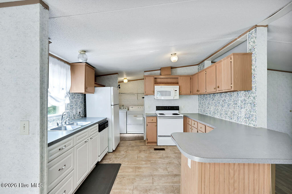 100569938 | Photo 17