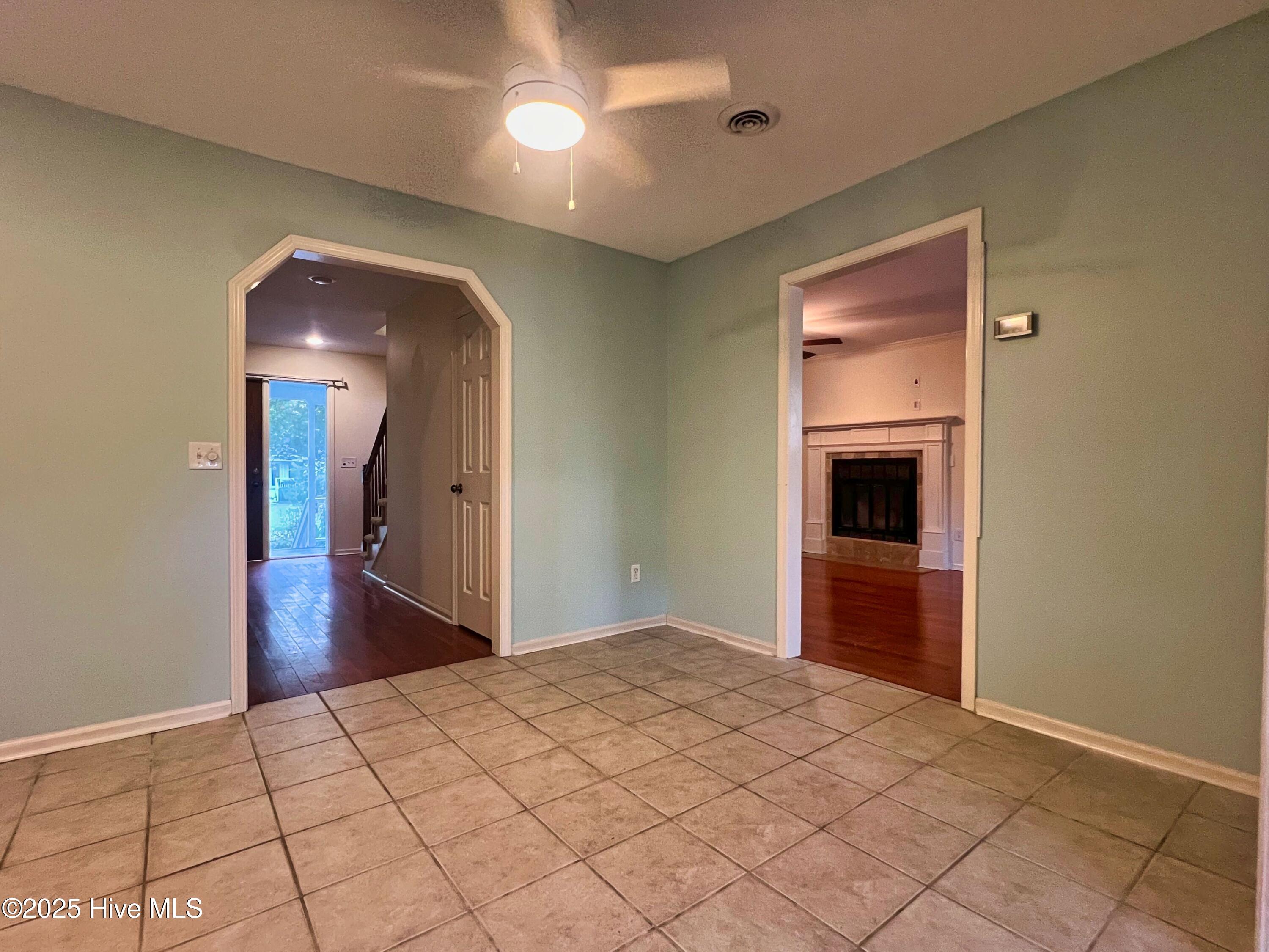 100521049 | Photo 13