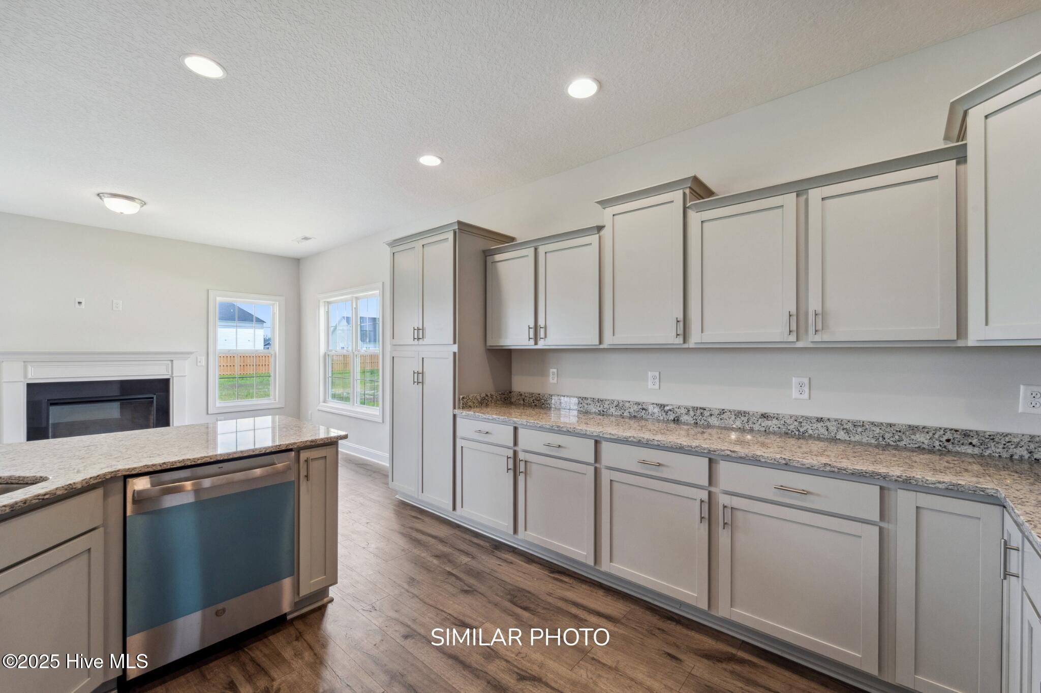 100543824 | Photo 19