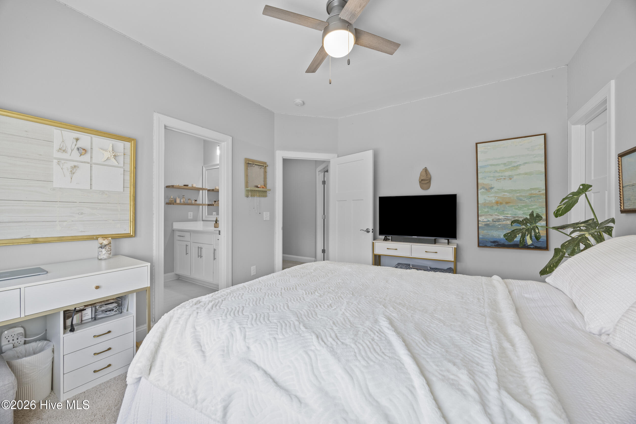 100570298 | Photo 32