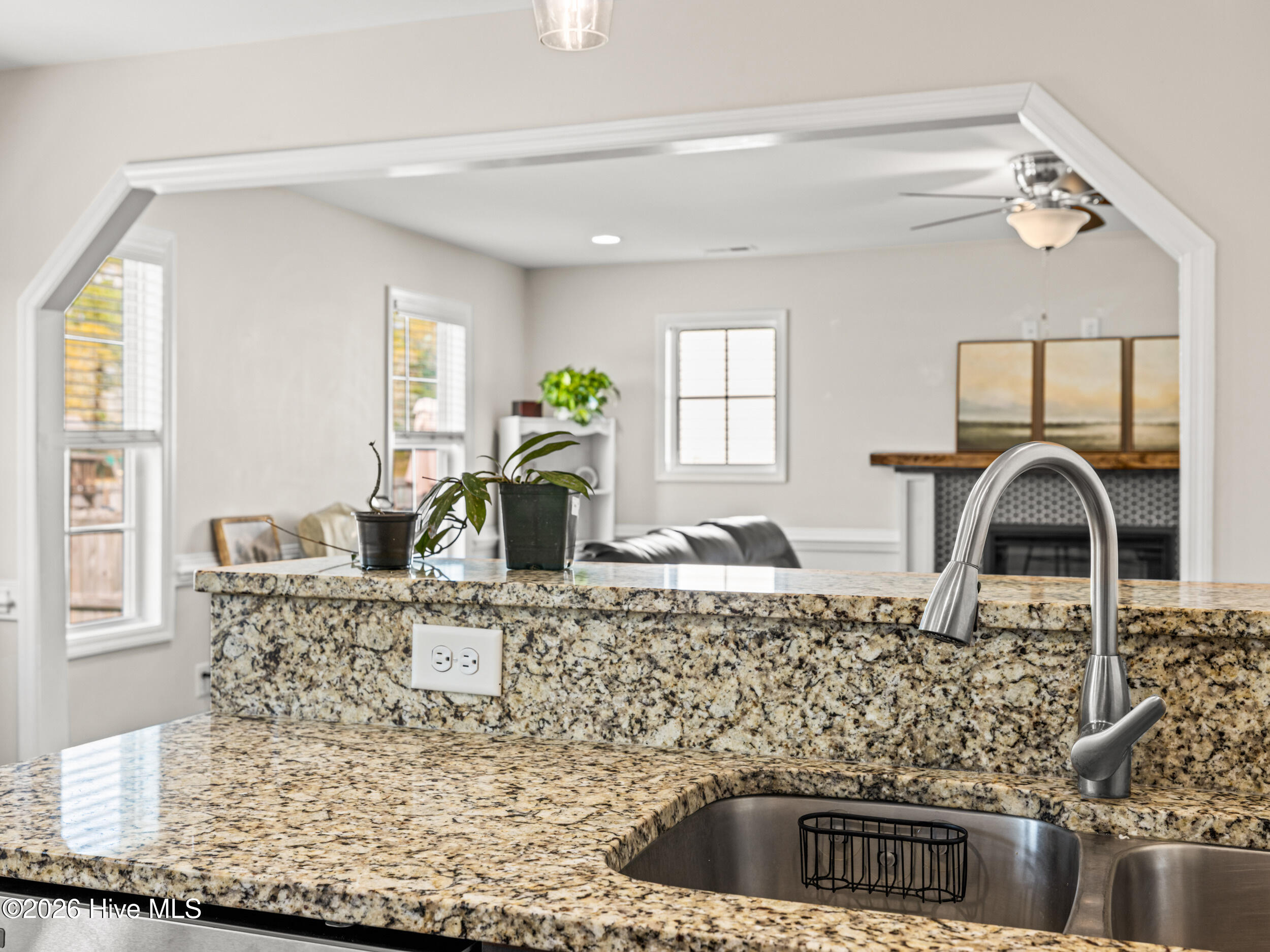 100565211 | Photo 22