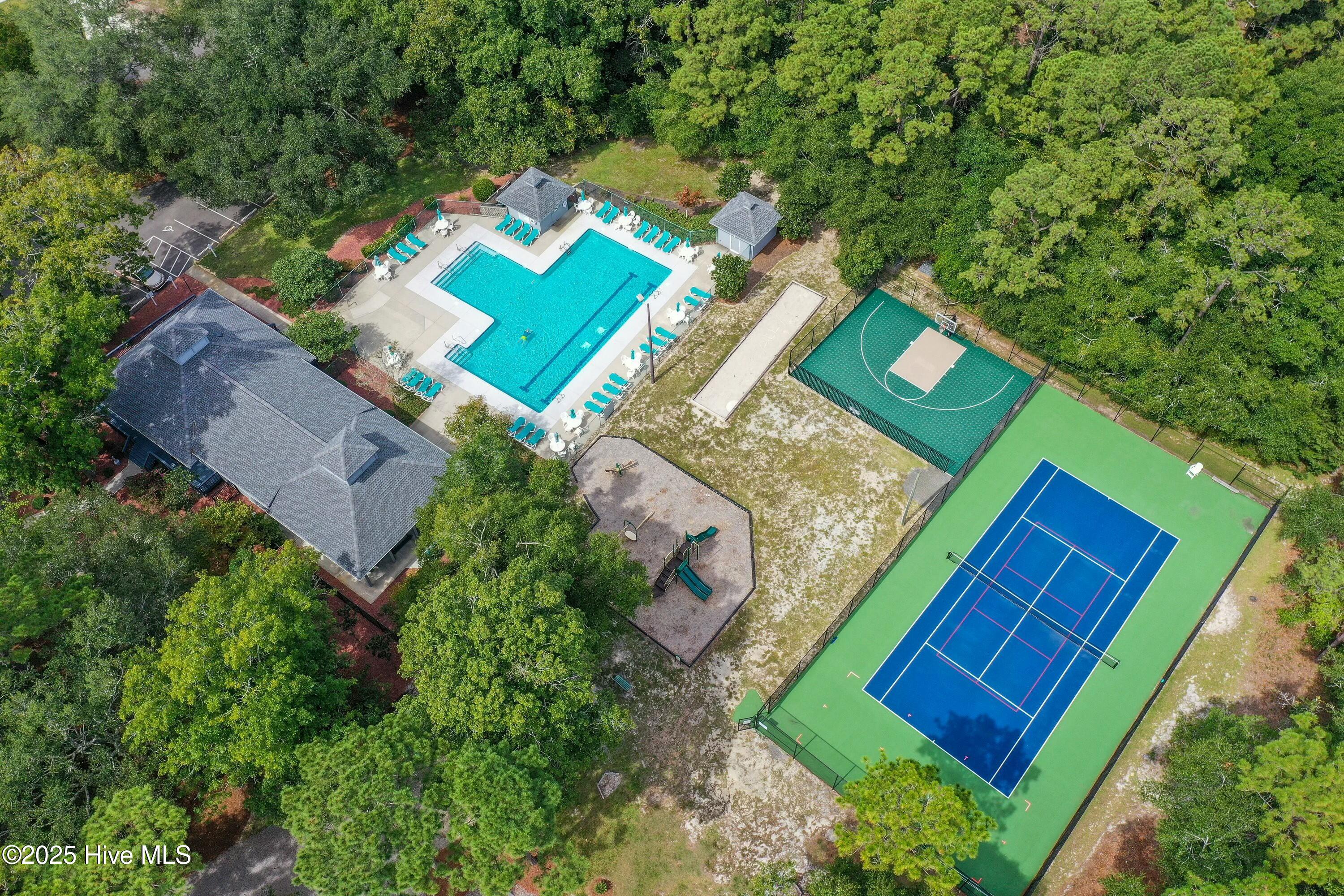 100548602 | Photo 25