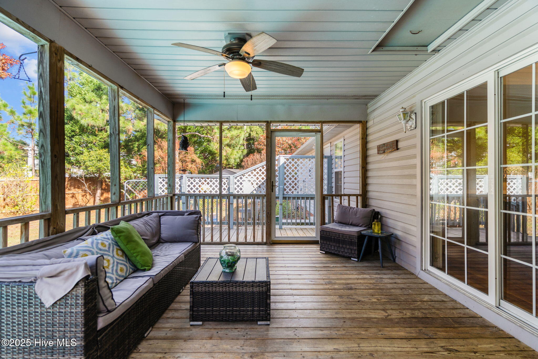 100543111 | Photo 32