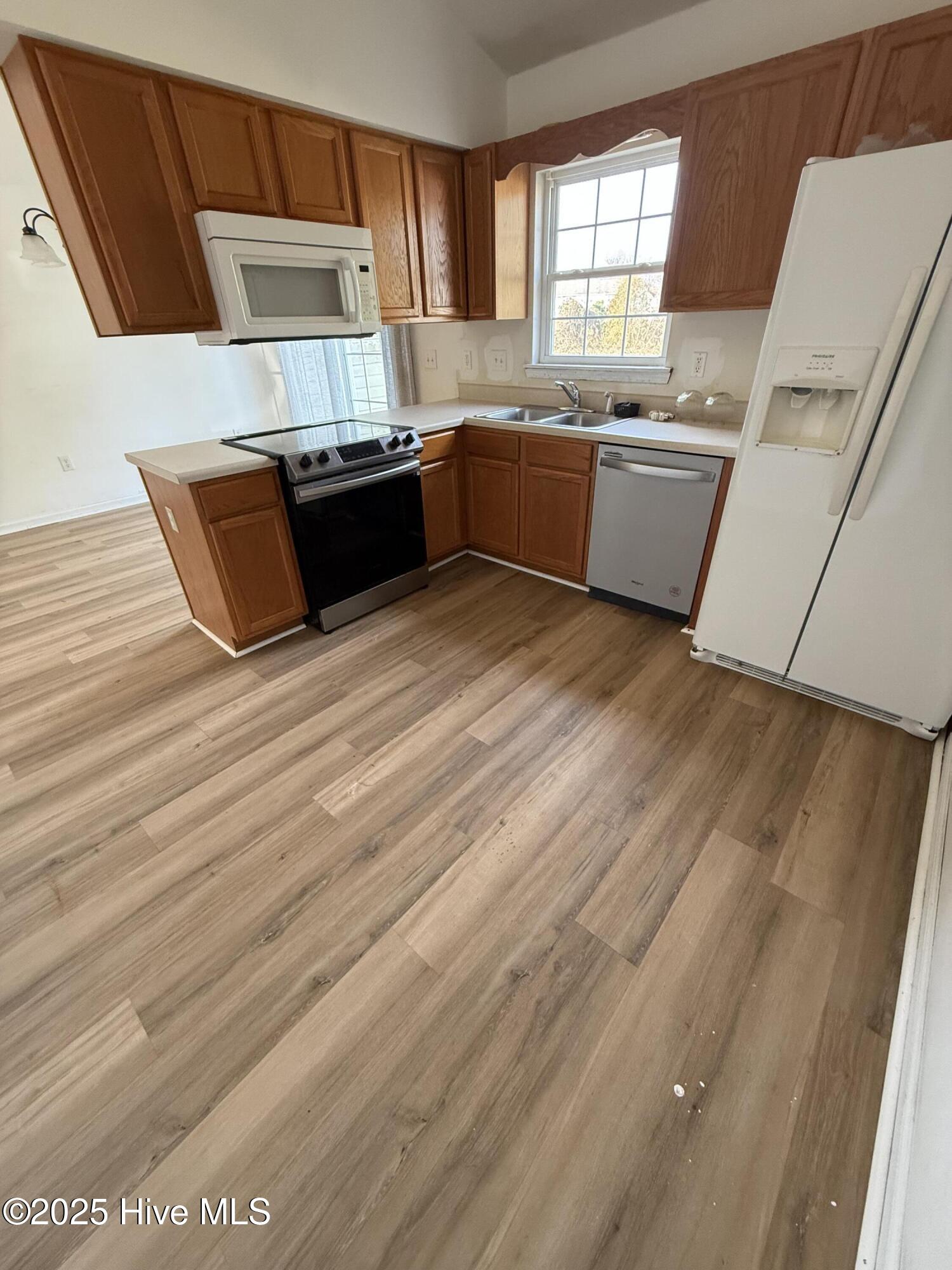 100525270 | Photo 11