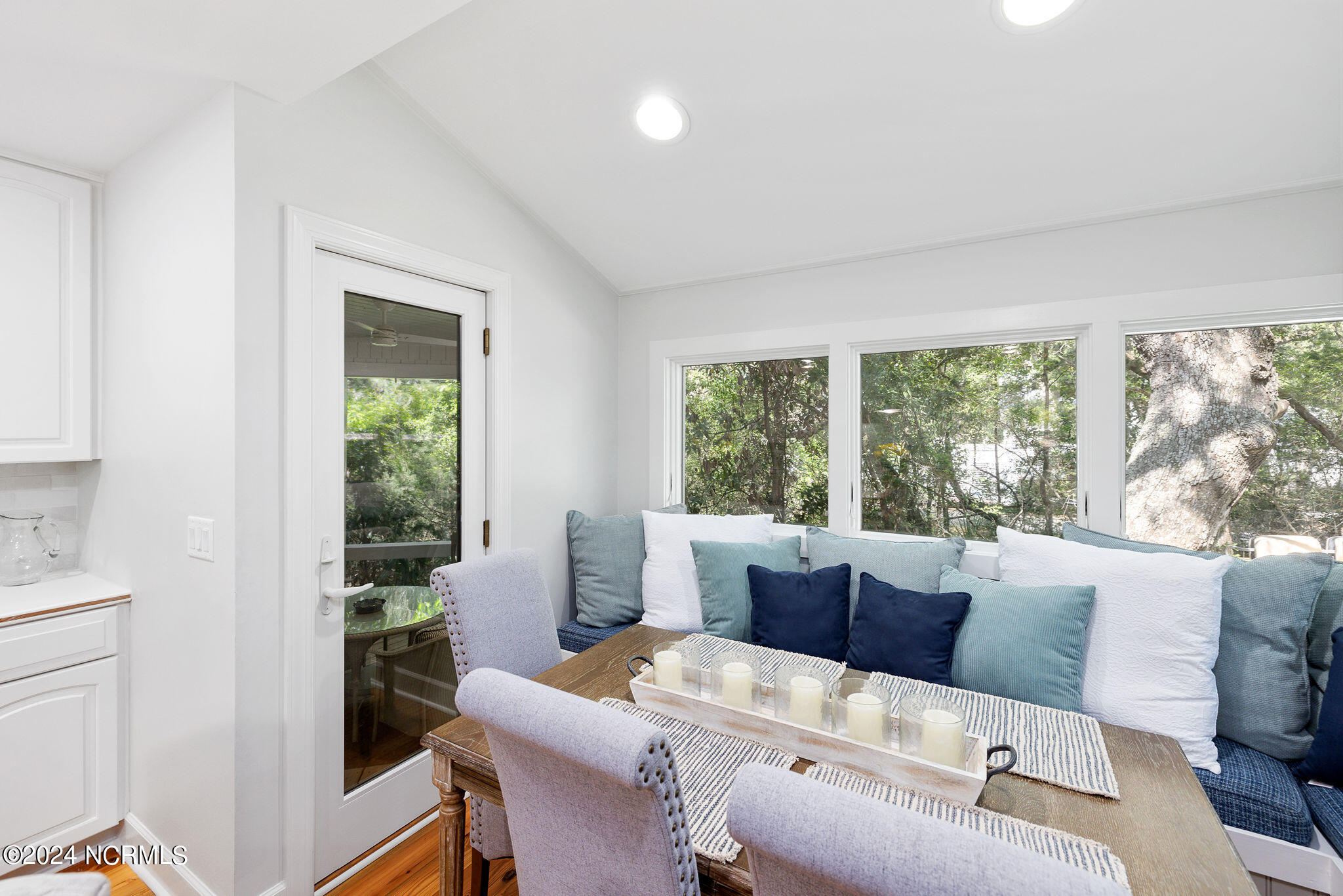 100493590 | Photo 27