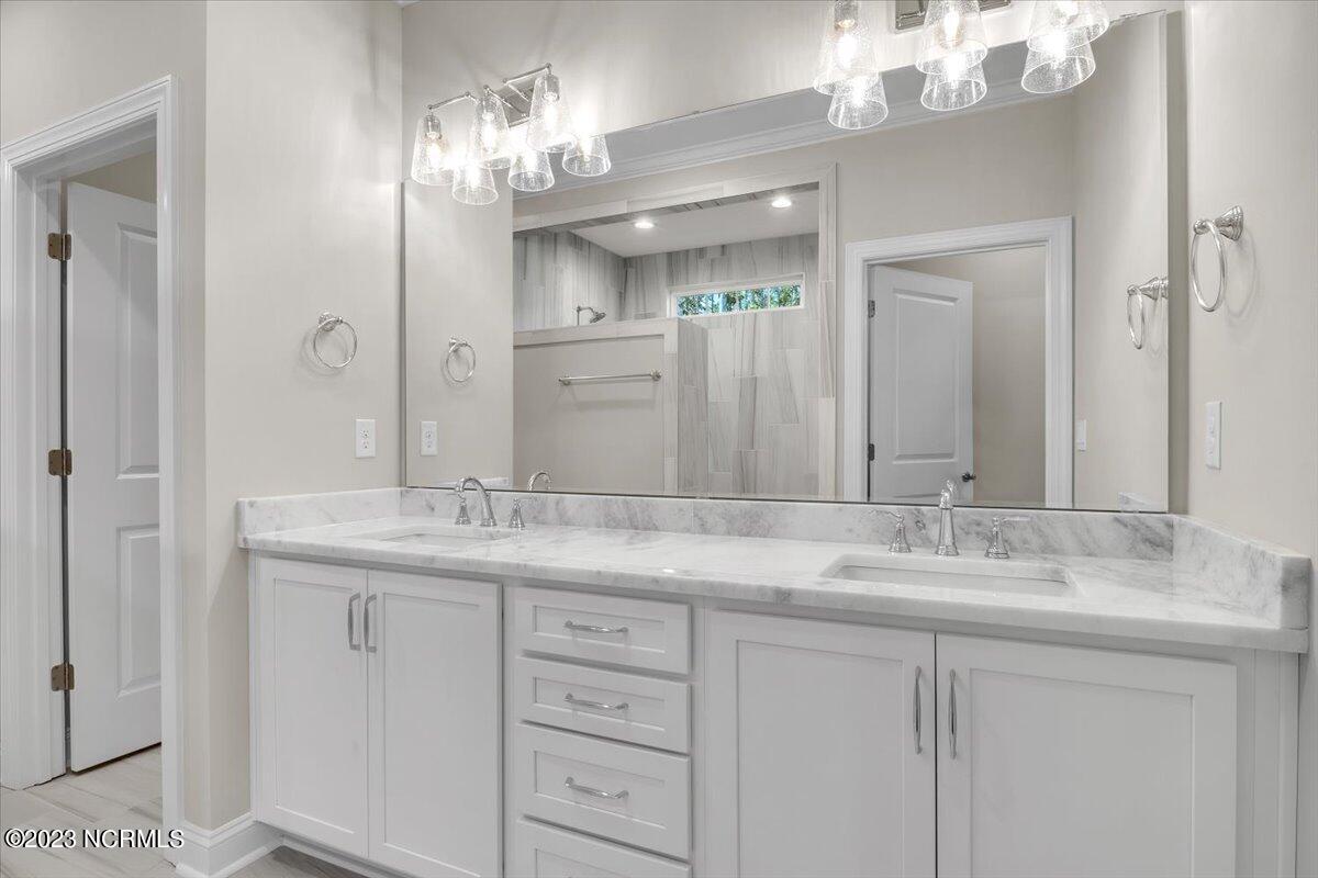 100524155 | Photo 82