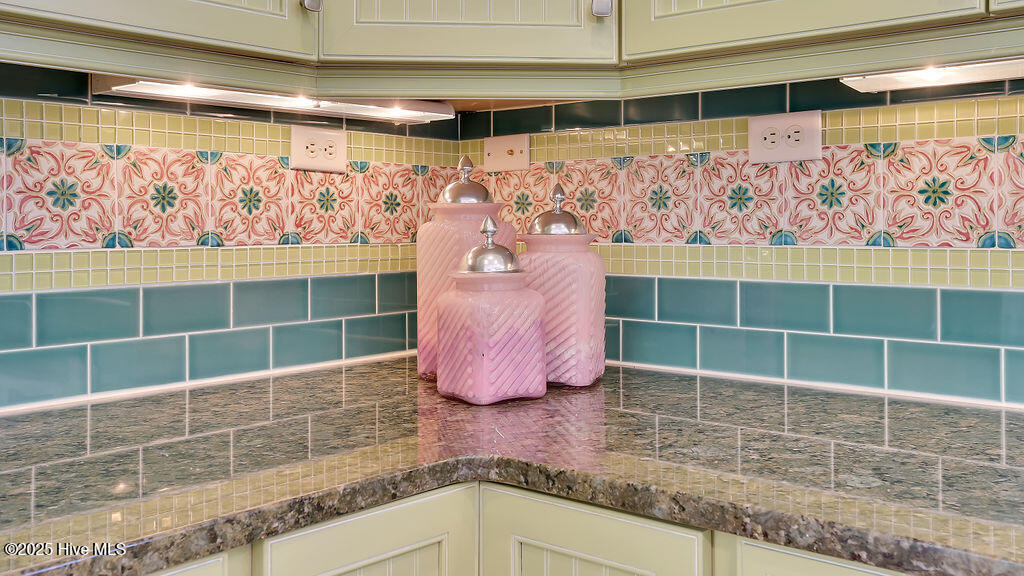 100538863 | Photo 18