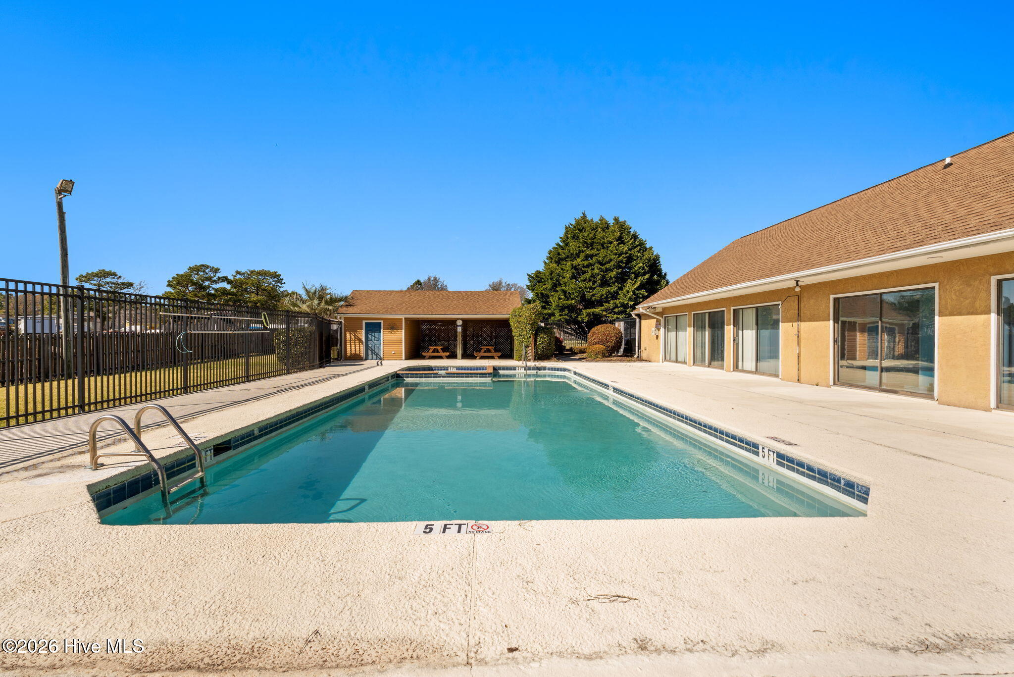 100562881 | Photo 48