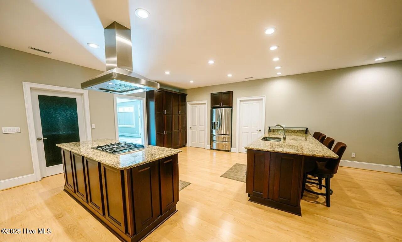 100547219 | Photo 19