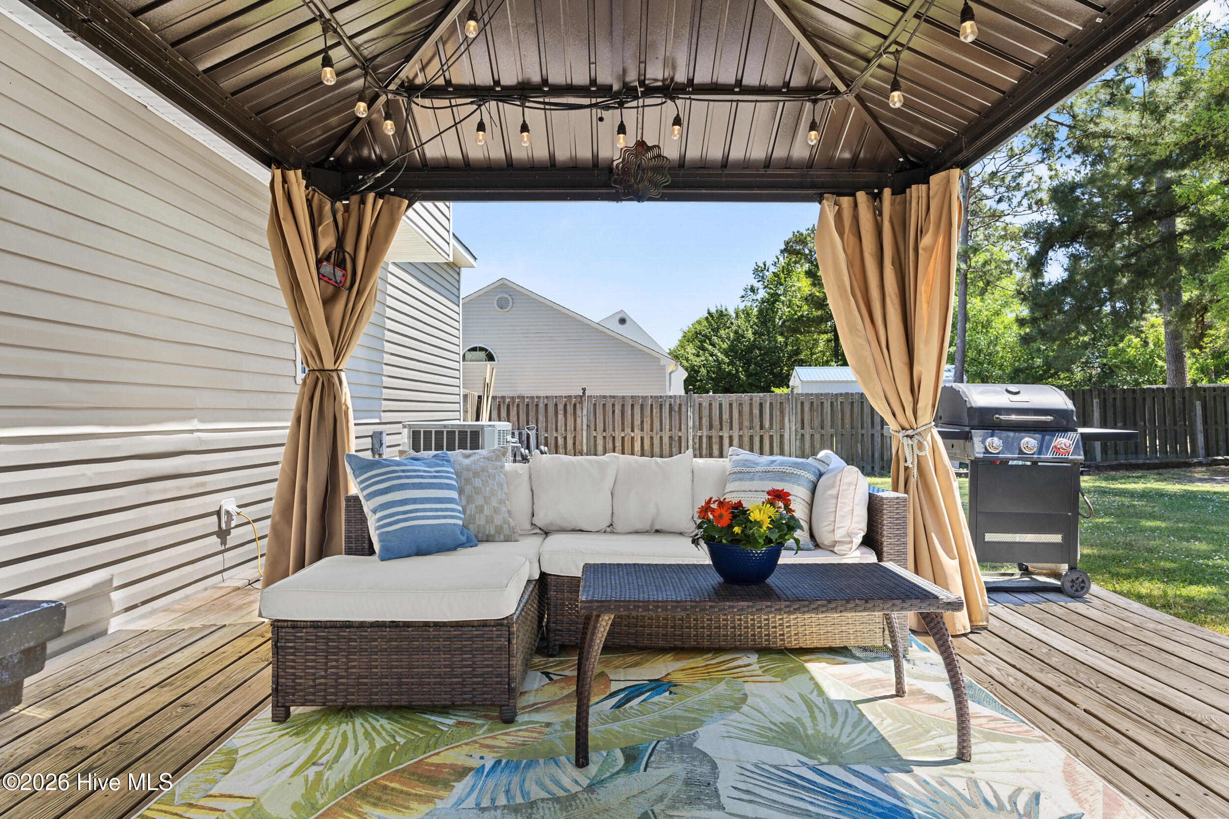 100569282 | Photo 33