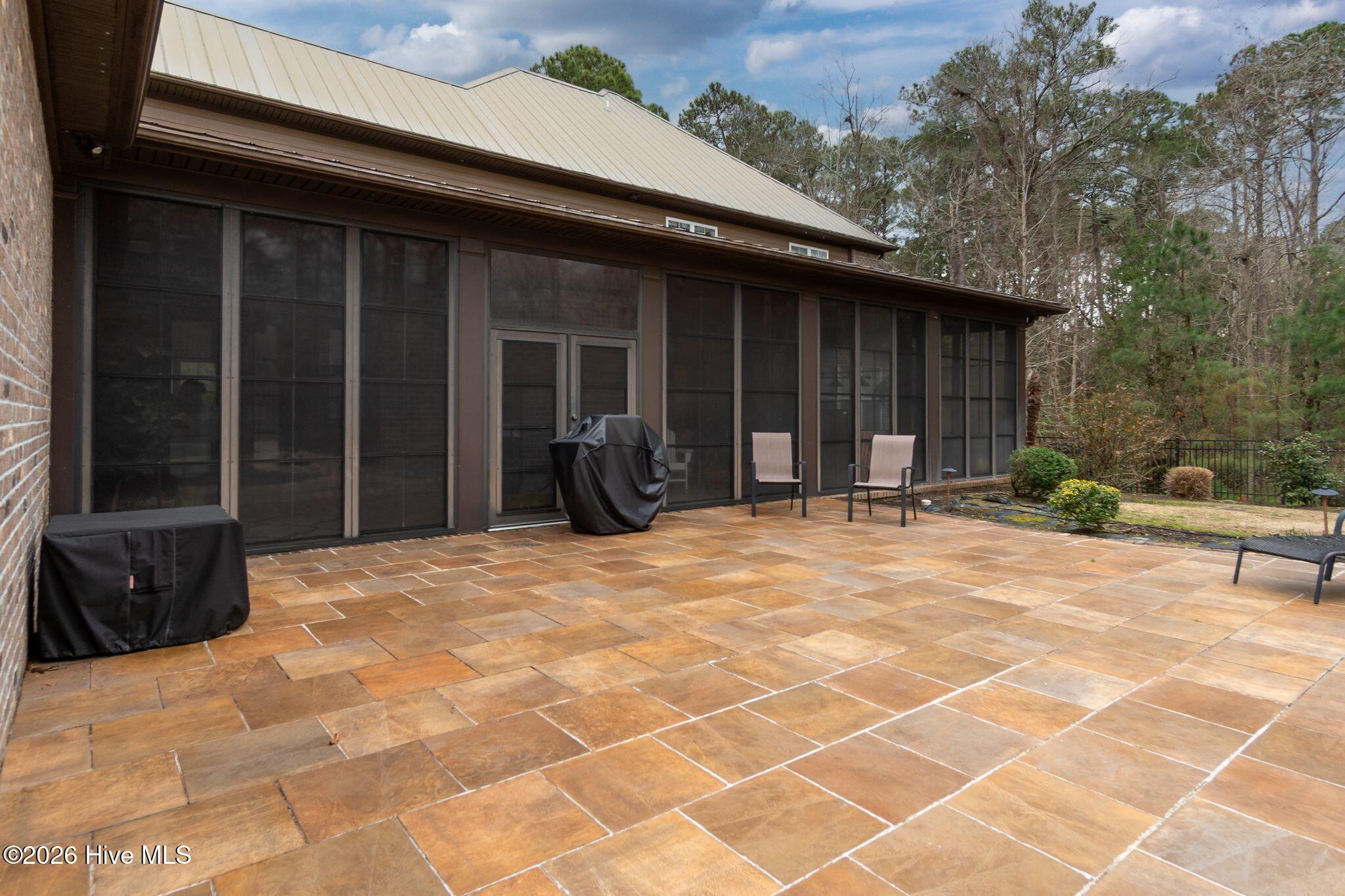 100556327 | Photo 56