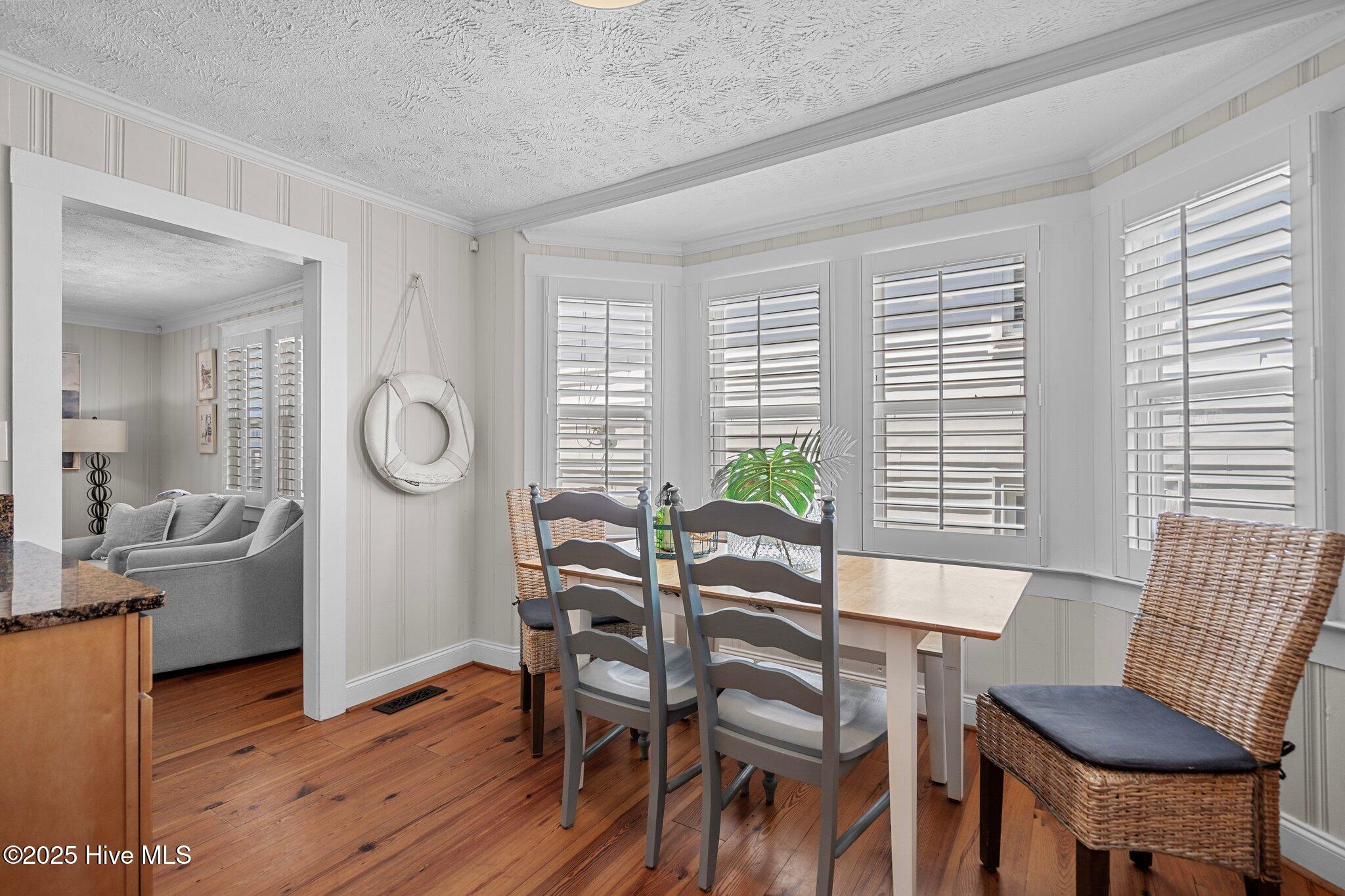 100532110 | Photo 23