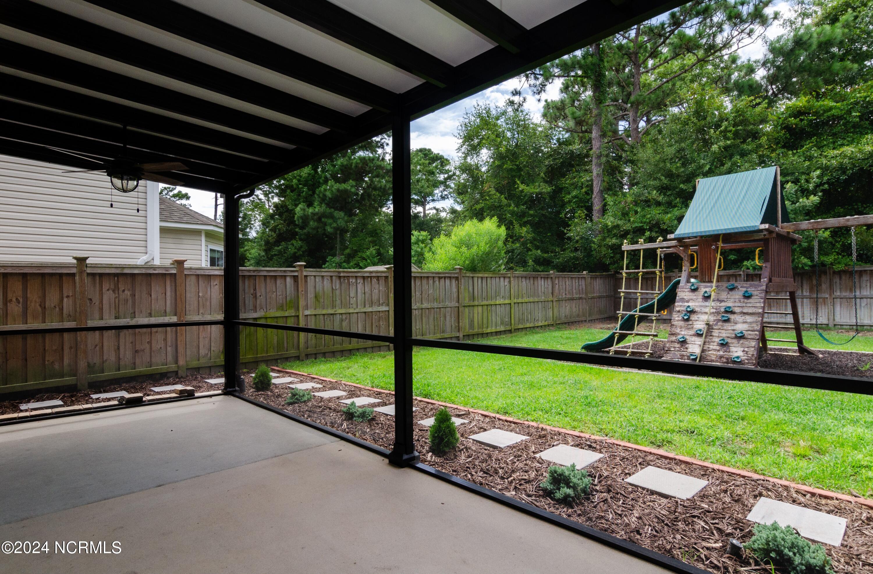 100547679 | Photo 34