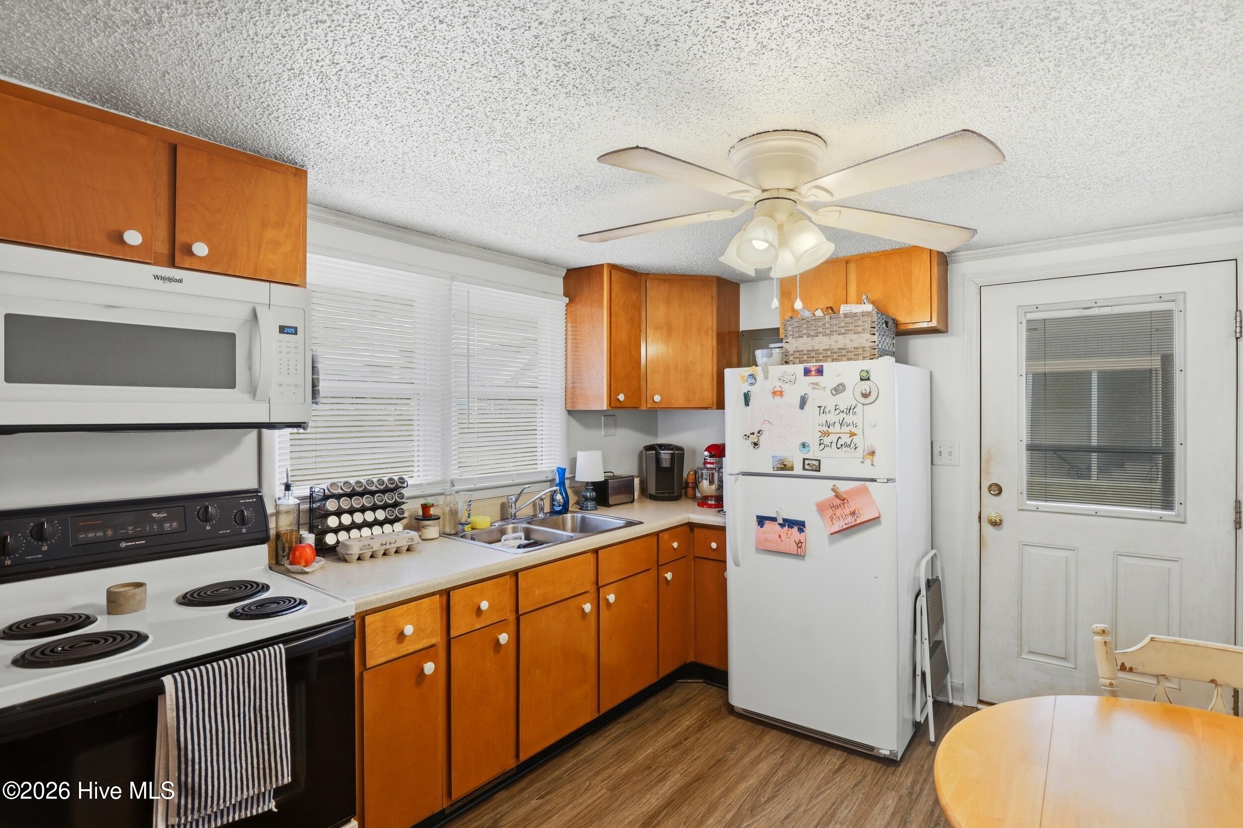 100561311 | Photo 59