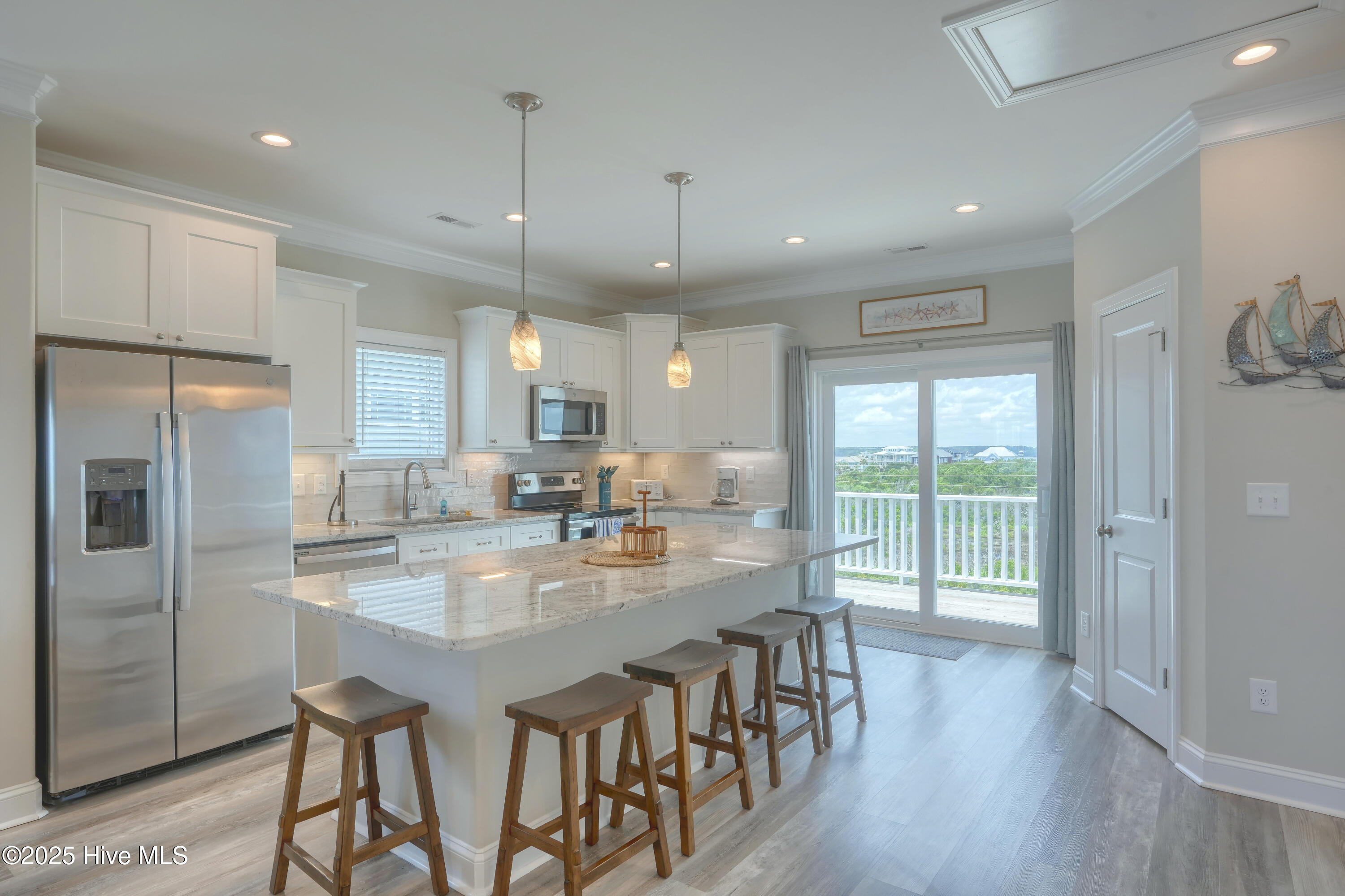 100511163 | Photo 11