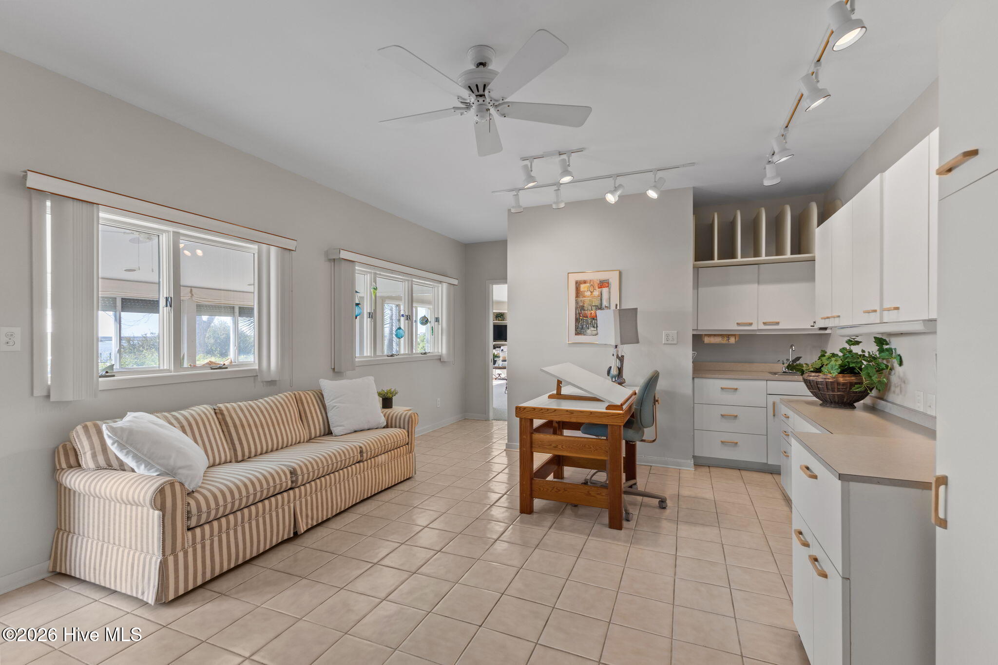 100564648 | Photo 20