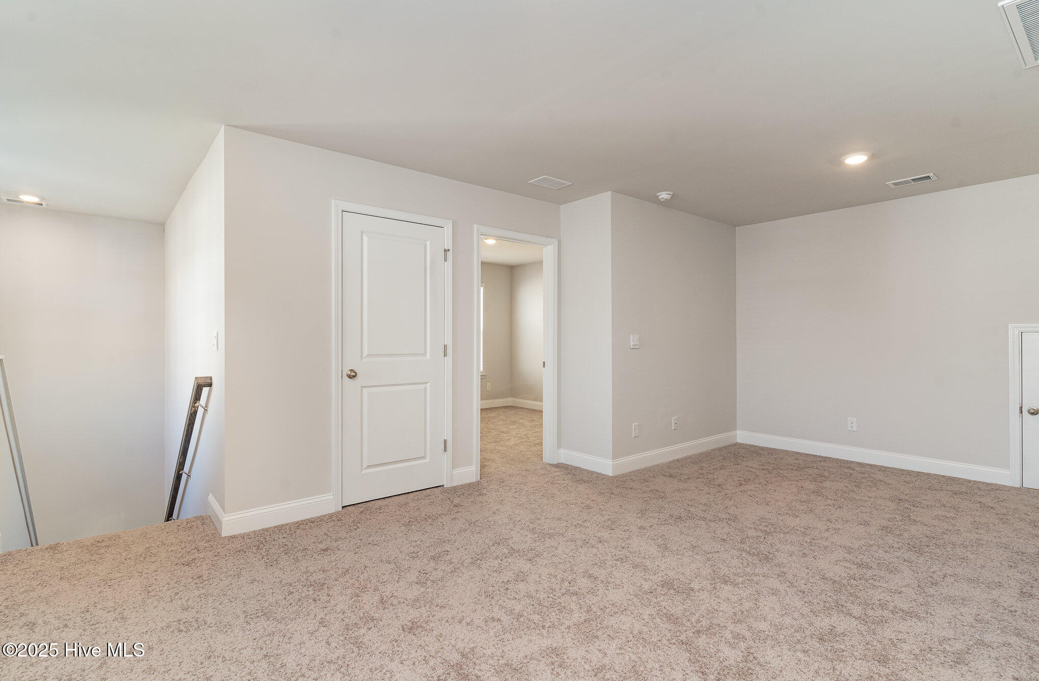 100518804 | Photo 22