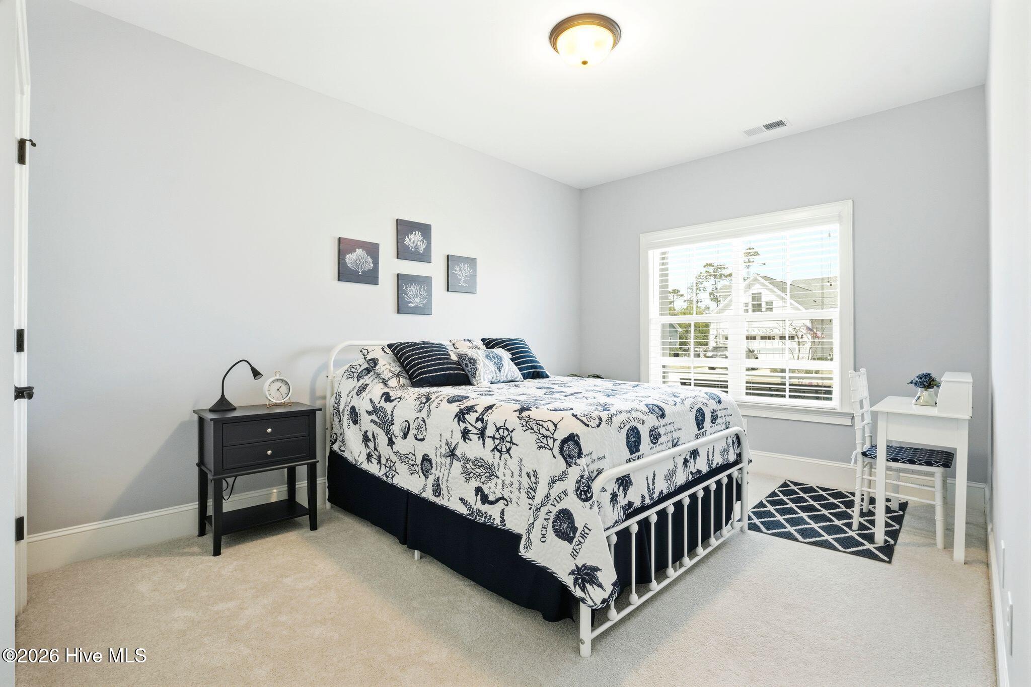 100563087 | Photo 28