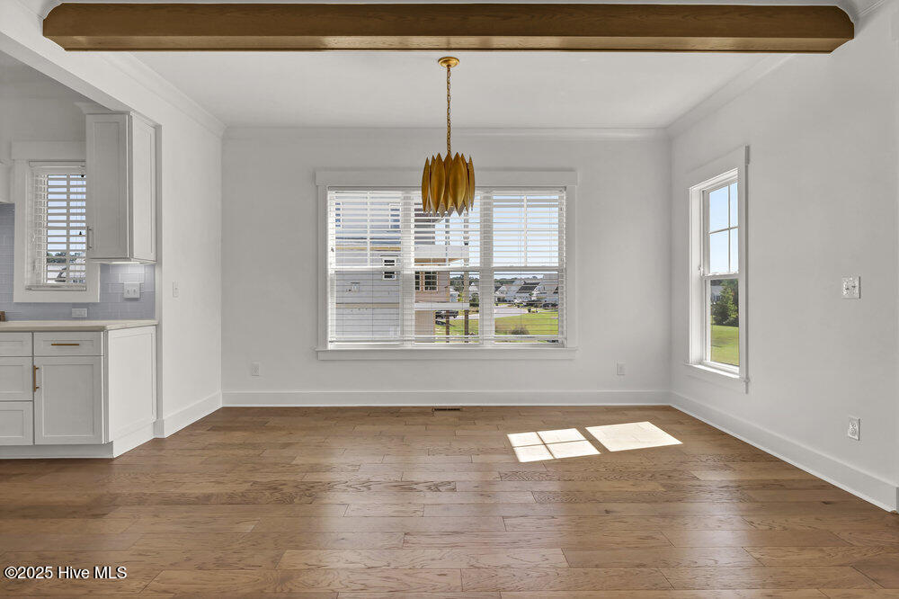 100518047 | Photo 16