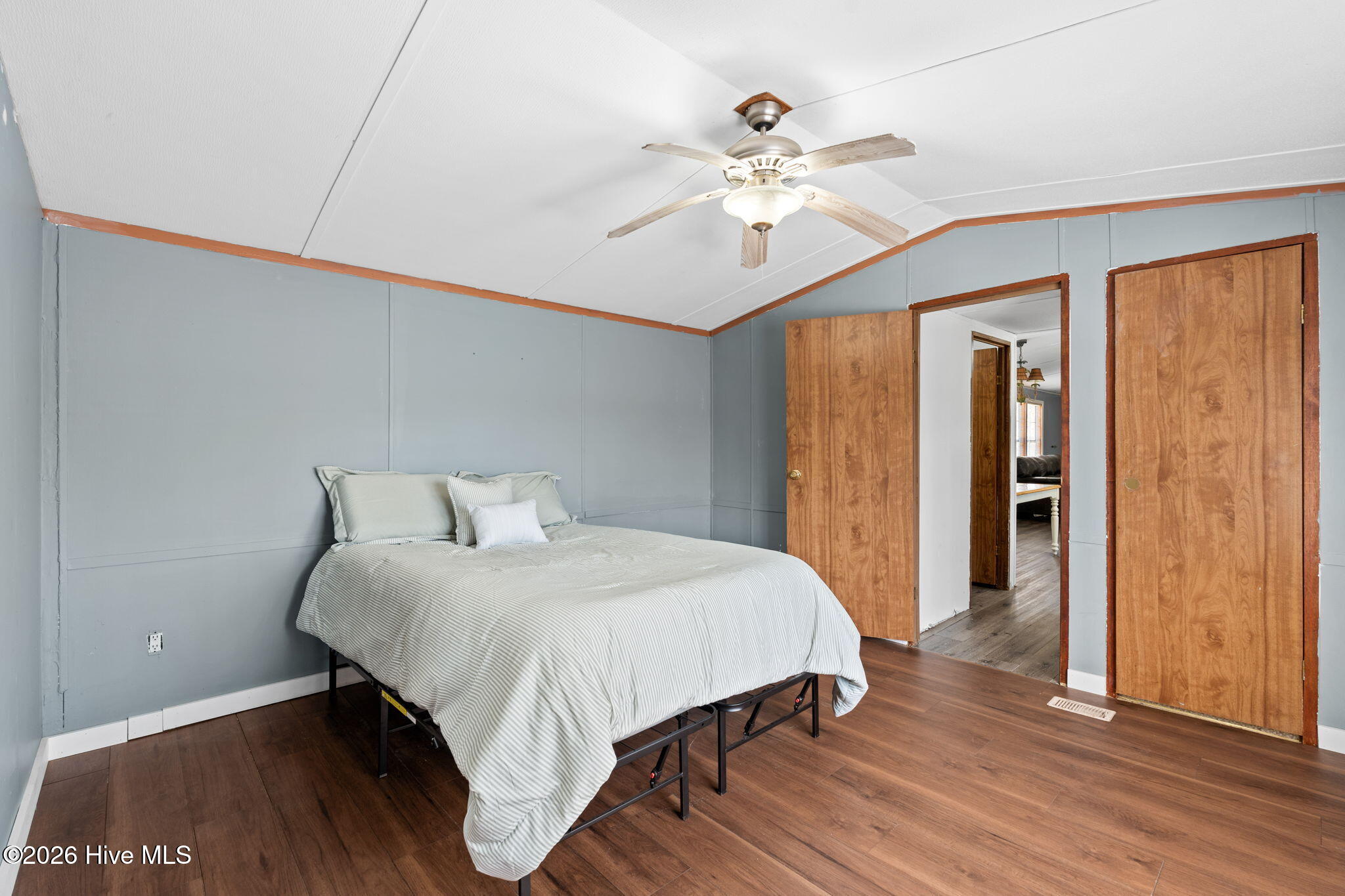 100564751 | Photo 23