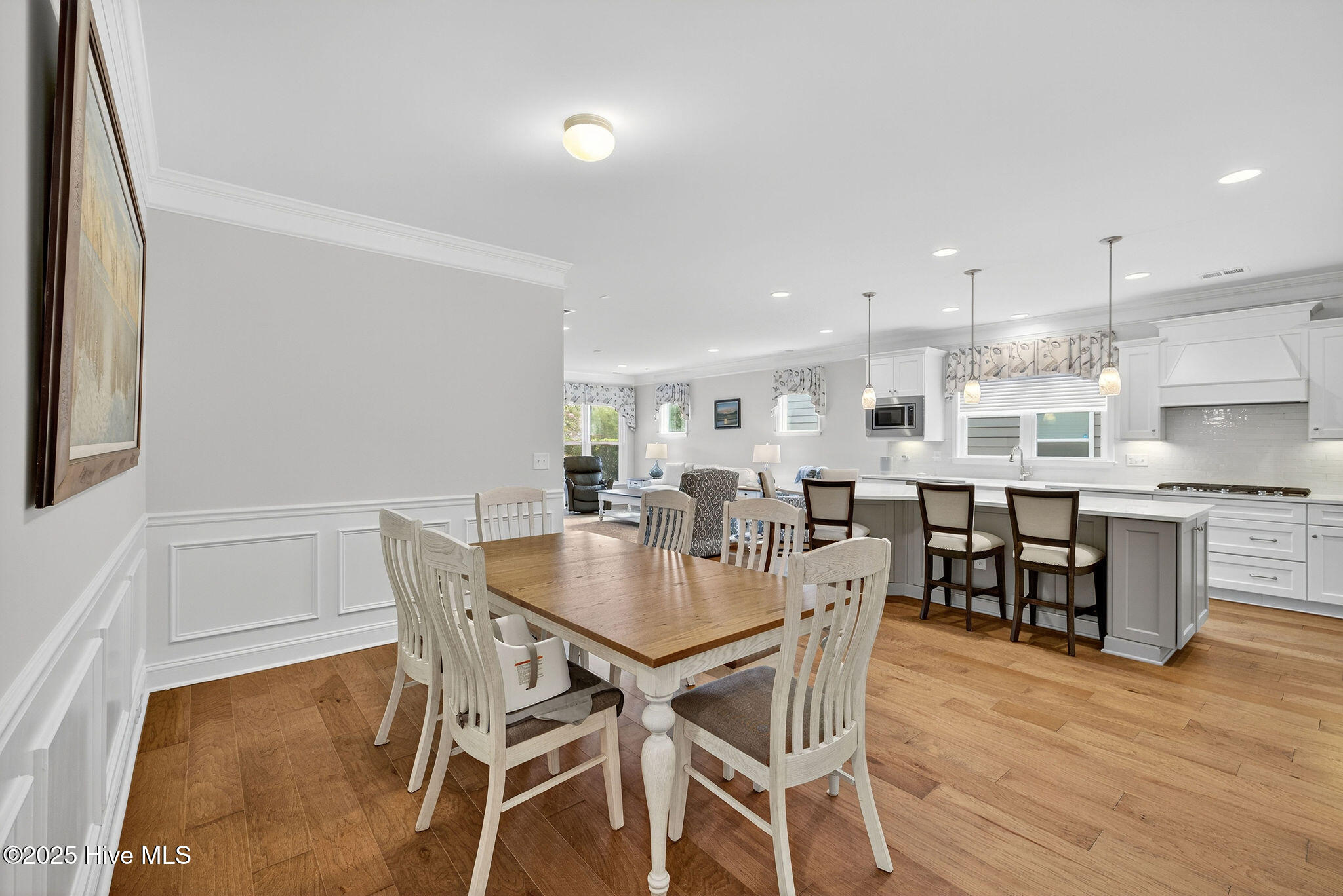 100565700 | Photo 25