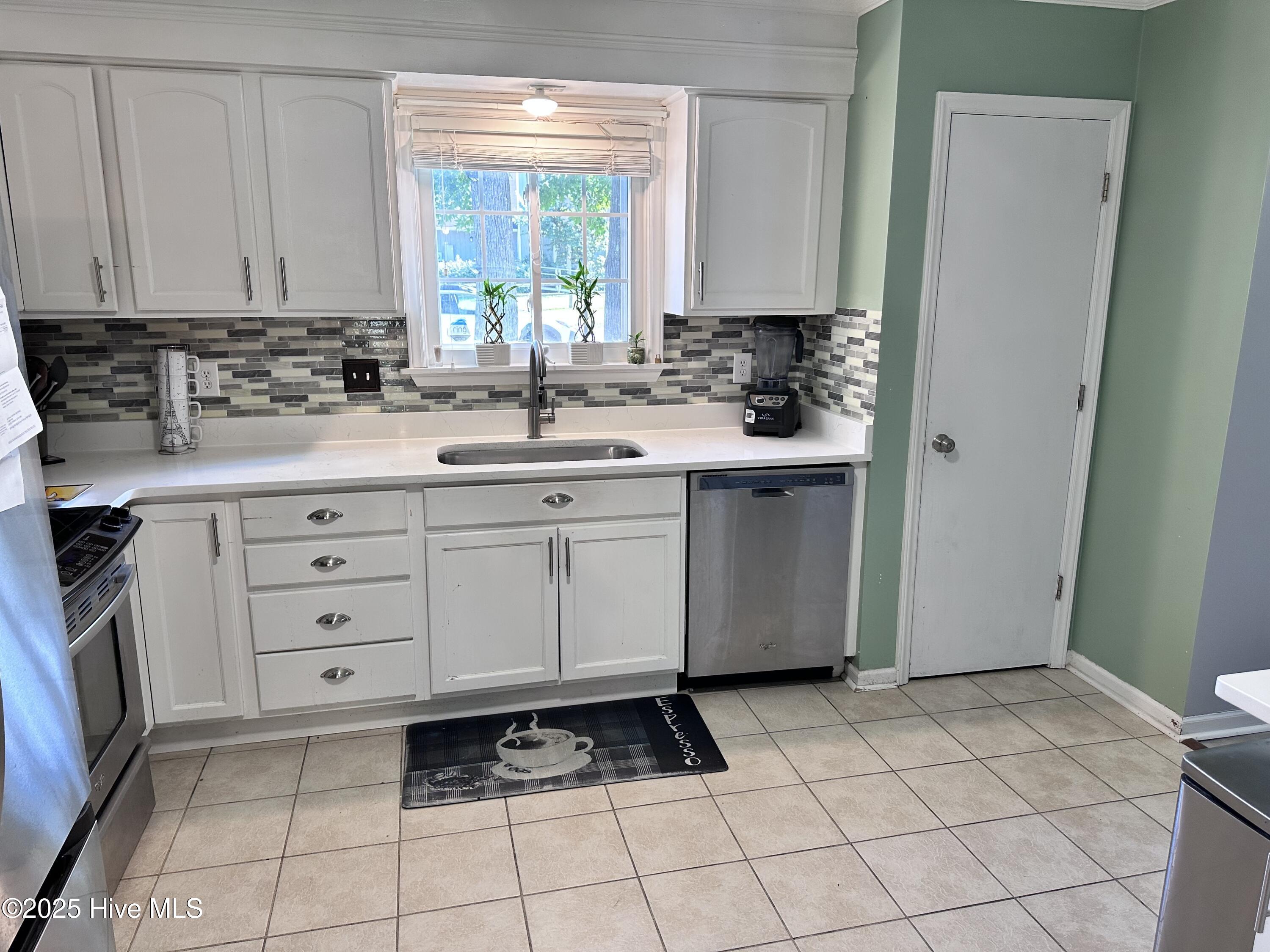 909 Springdale Drive, Jacksonville, NC 28540 – photo 17: Kitchen (4)