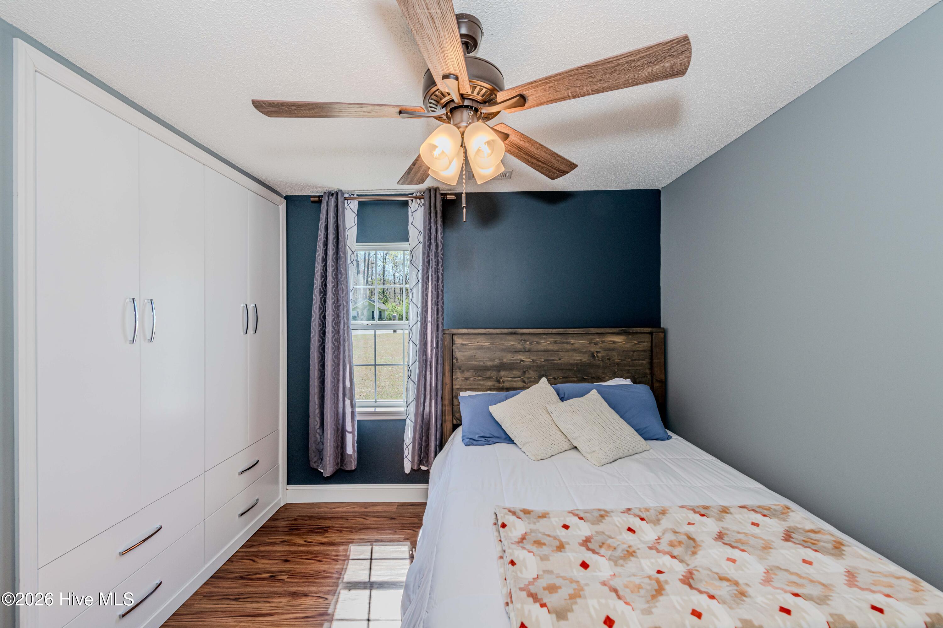 100564633 | Photo 54