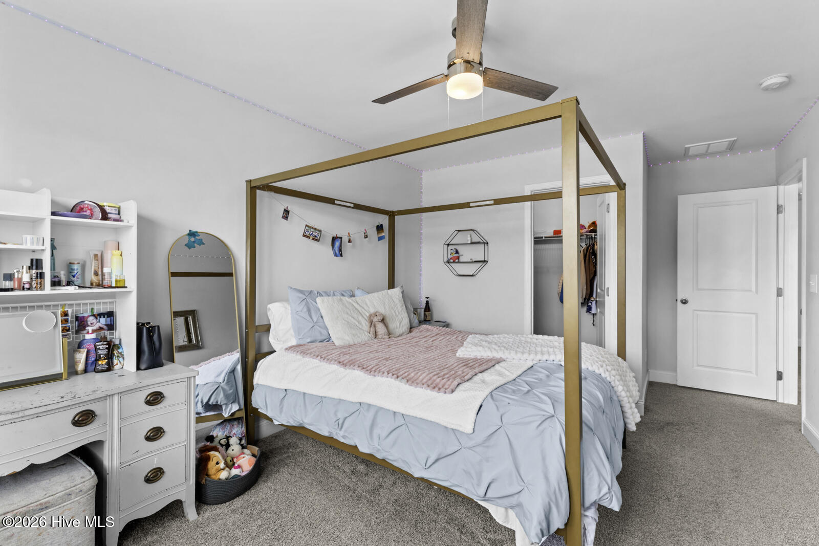 100565917 | Photo 35