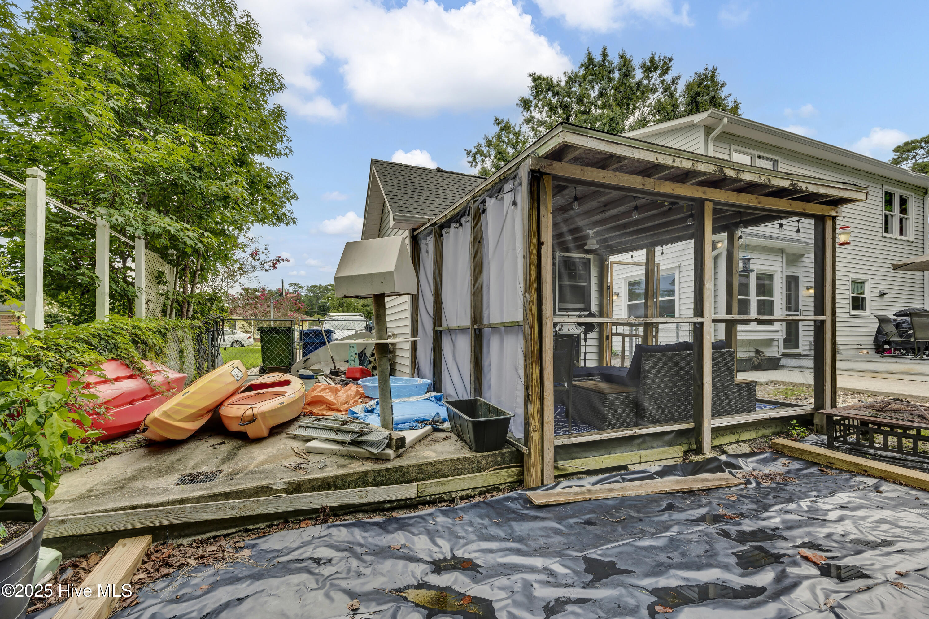 100525615 | Photo 10