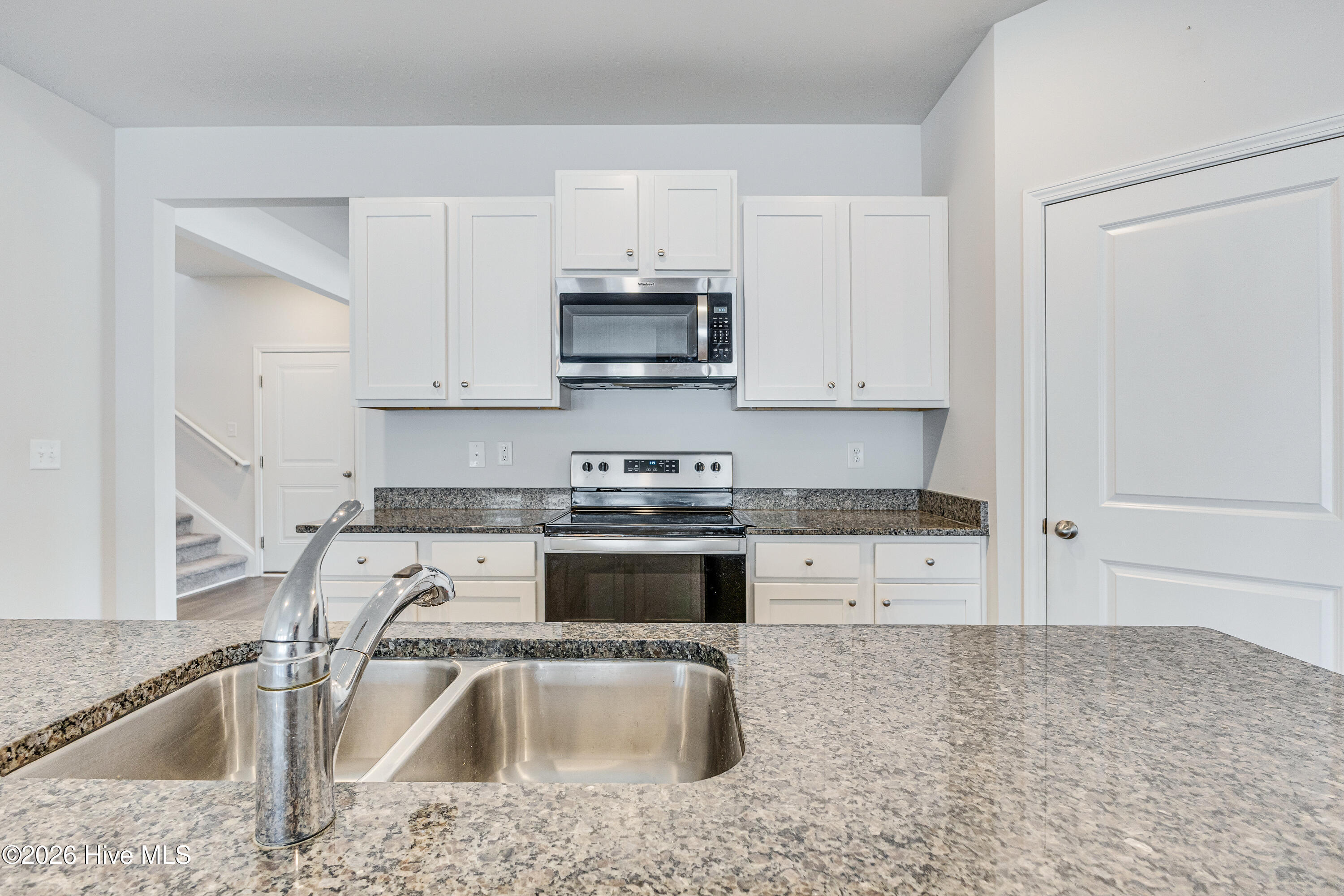 100521011 | Photo 14